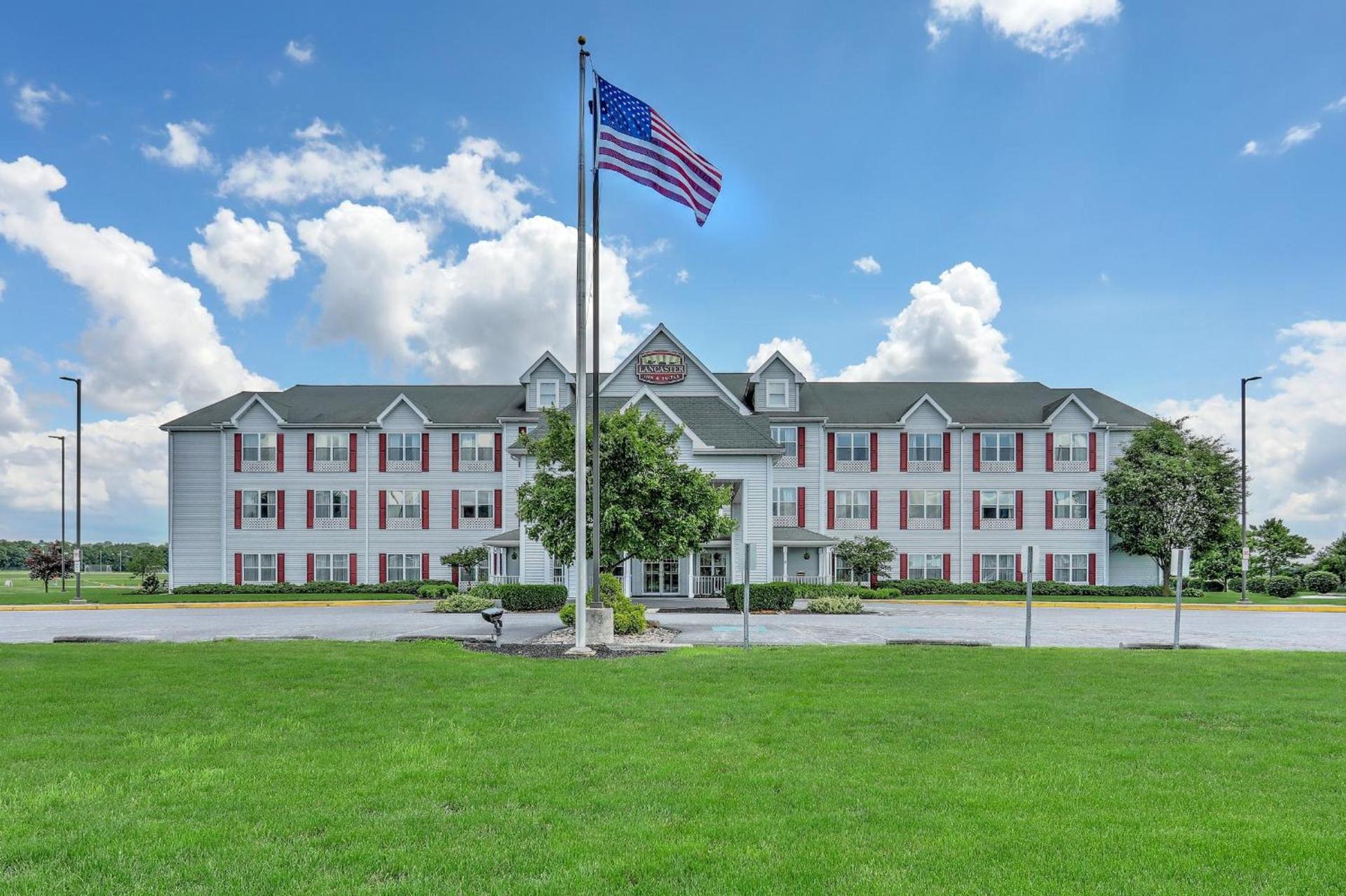 Lancaster Inn & Suites — hotel in Manheim