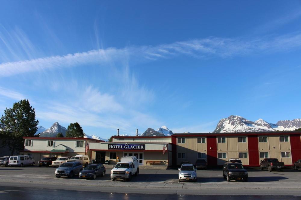 Glacier Hotel — hotel in Valdez