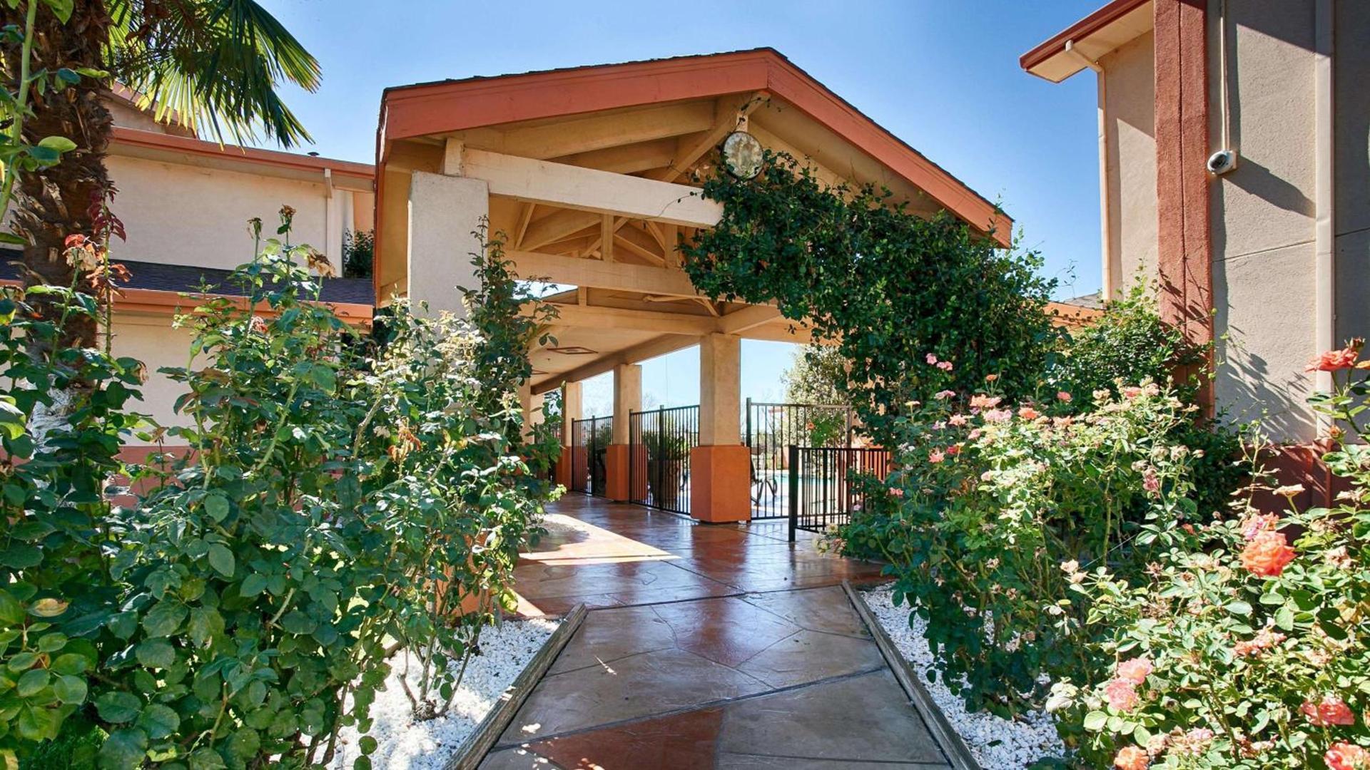 Best Western Antelope Inn & Suites — hotel in Red Bluff