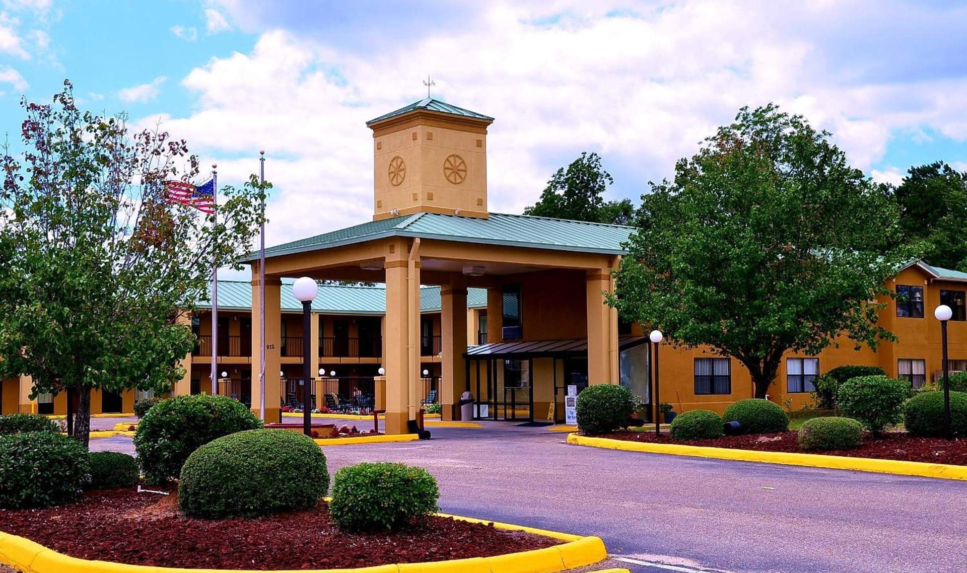 Executive Inn Opp