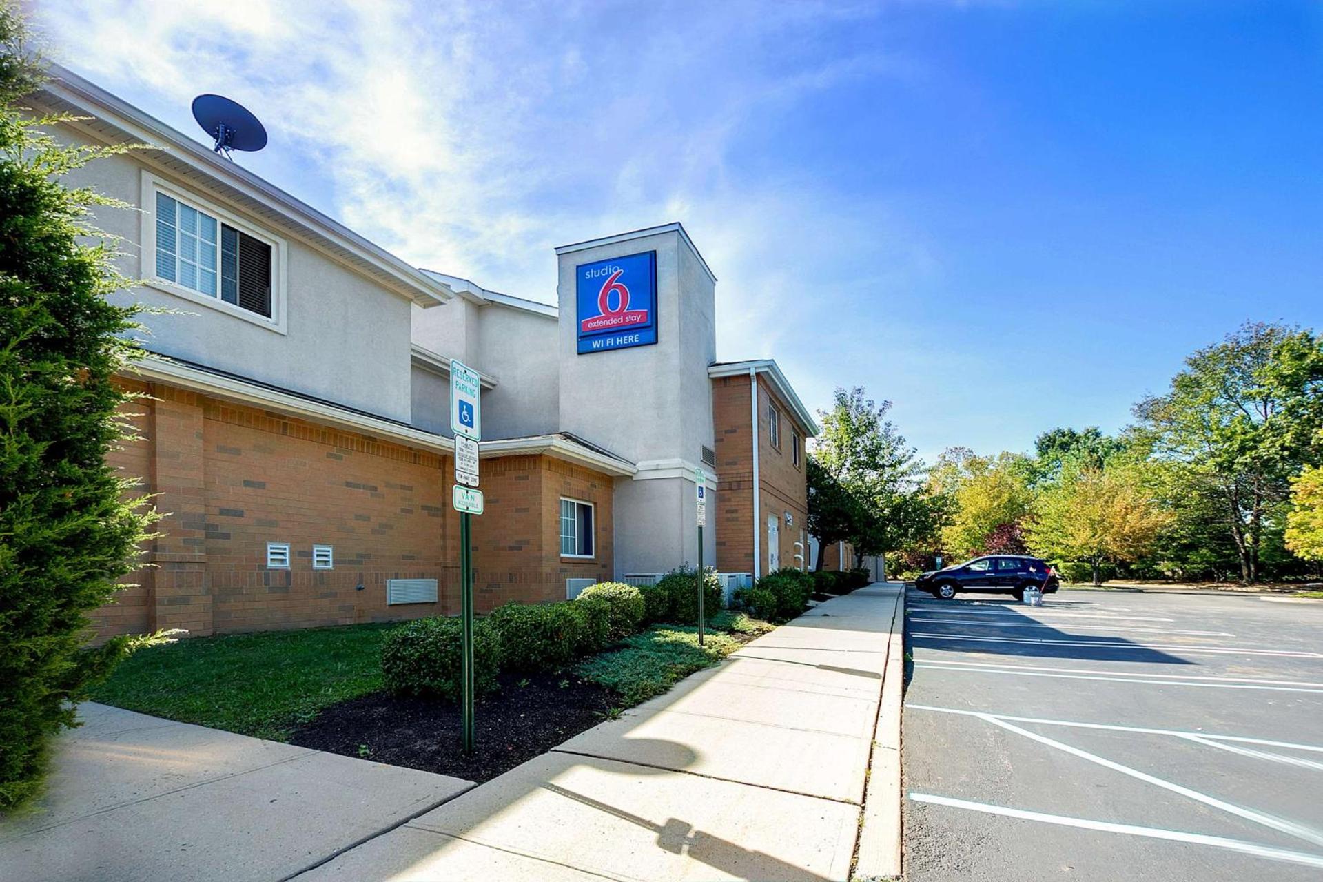 Studio 6-East Brunswick, NJ - NYC Area — hotel in East Brunswick