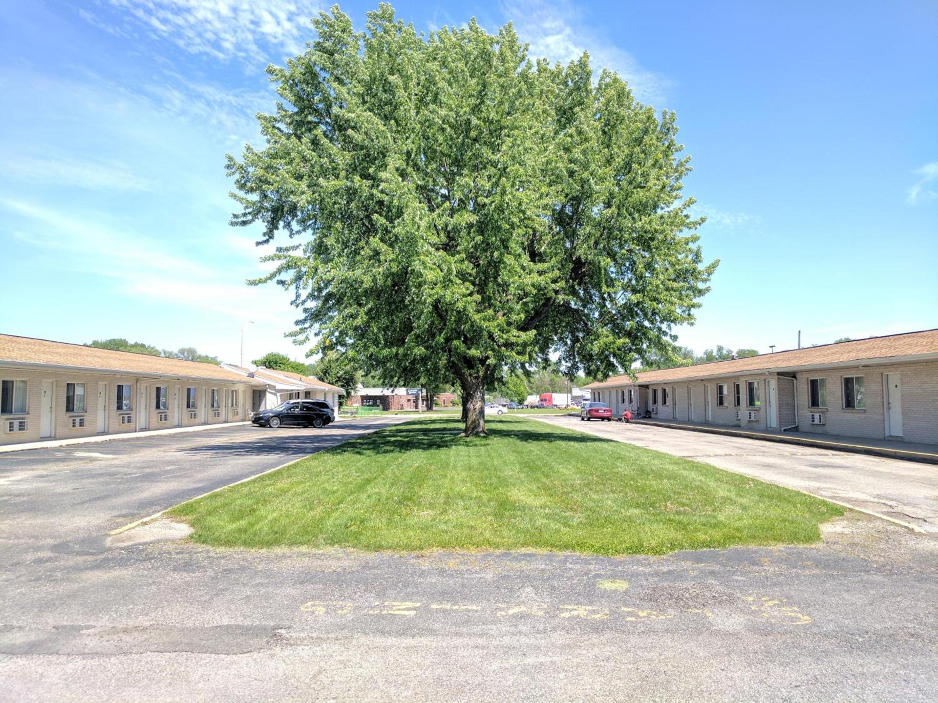 All Seasons Motel — hotel in Rock Falls