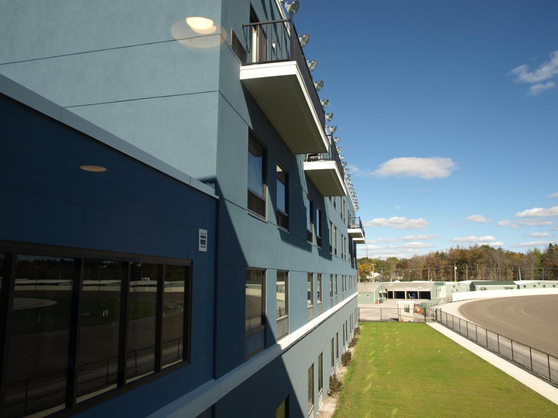 Hotel at Batavia Downs — hotel in Batavia