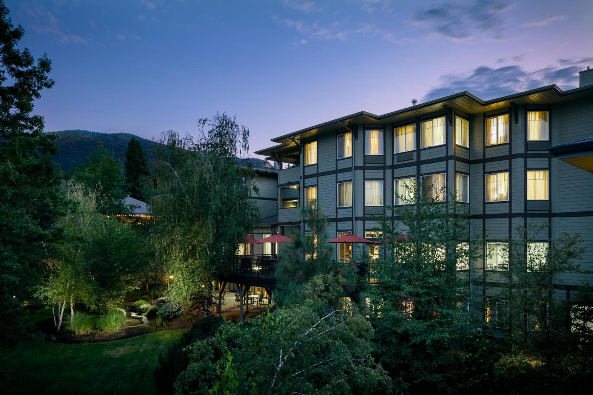 Plaza Inn & Suites at Ashland Creek — hotel in Ashland