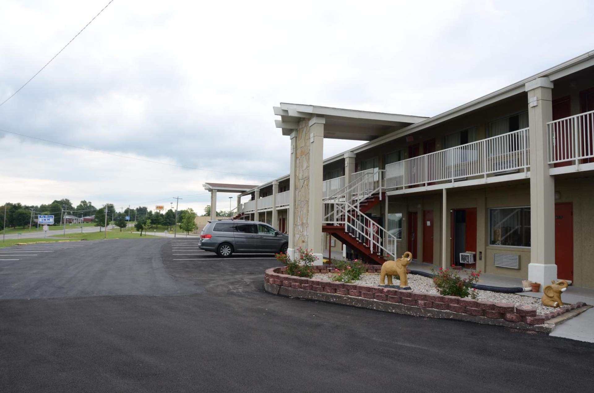 Big Spring Inn Madisonville