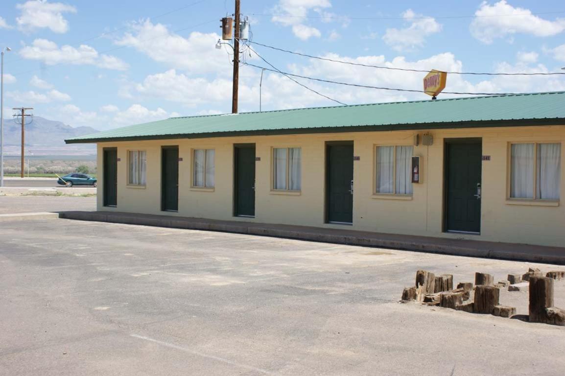 HWY Express Inn and Suites — hotel in Thatcher
