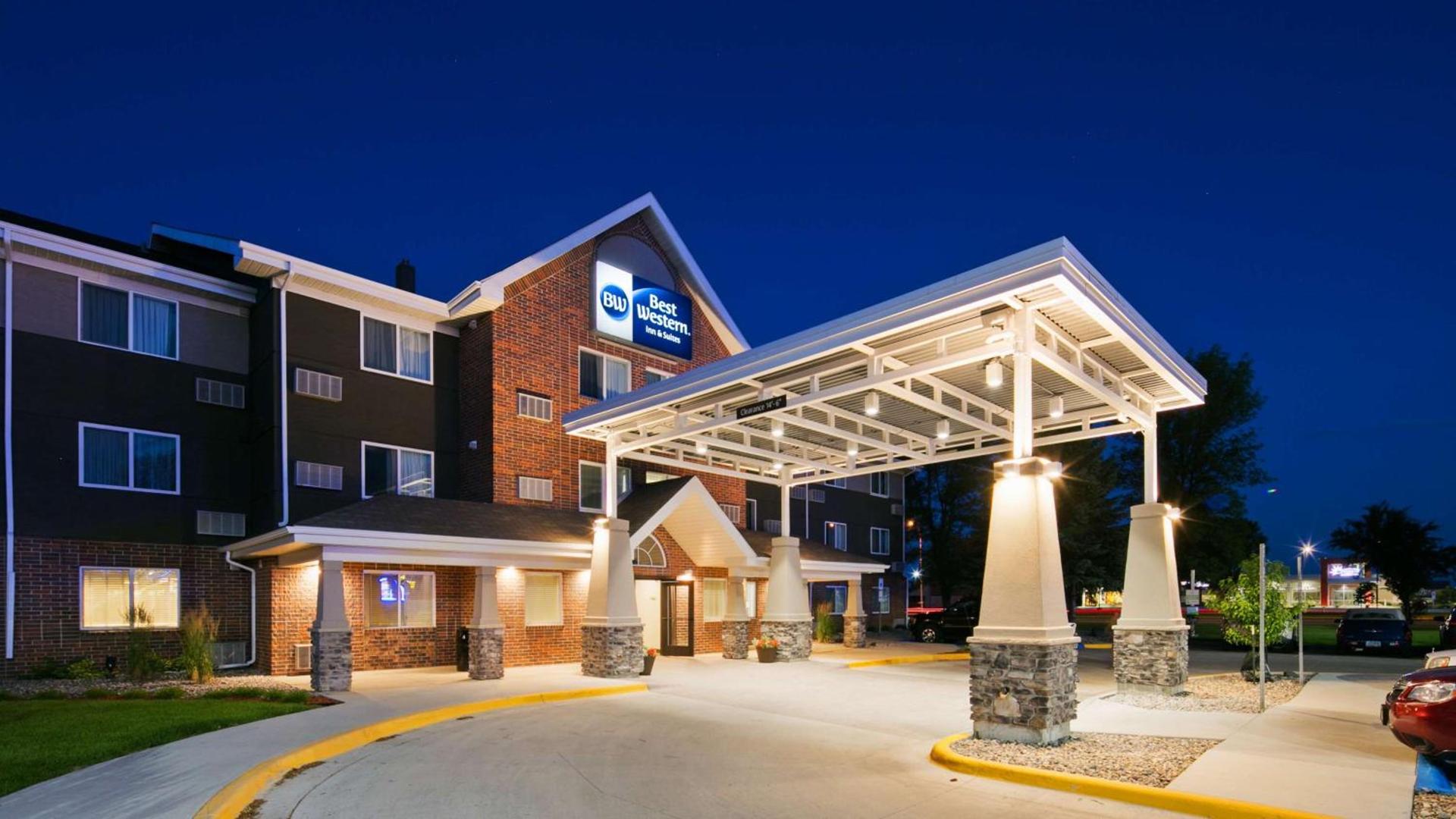 Best Western Harvest Inn & Suites — hotel in Grand Forks