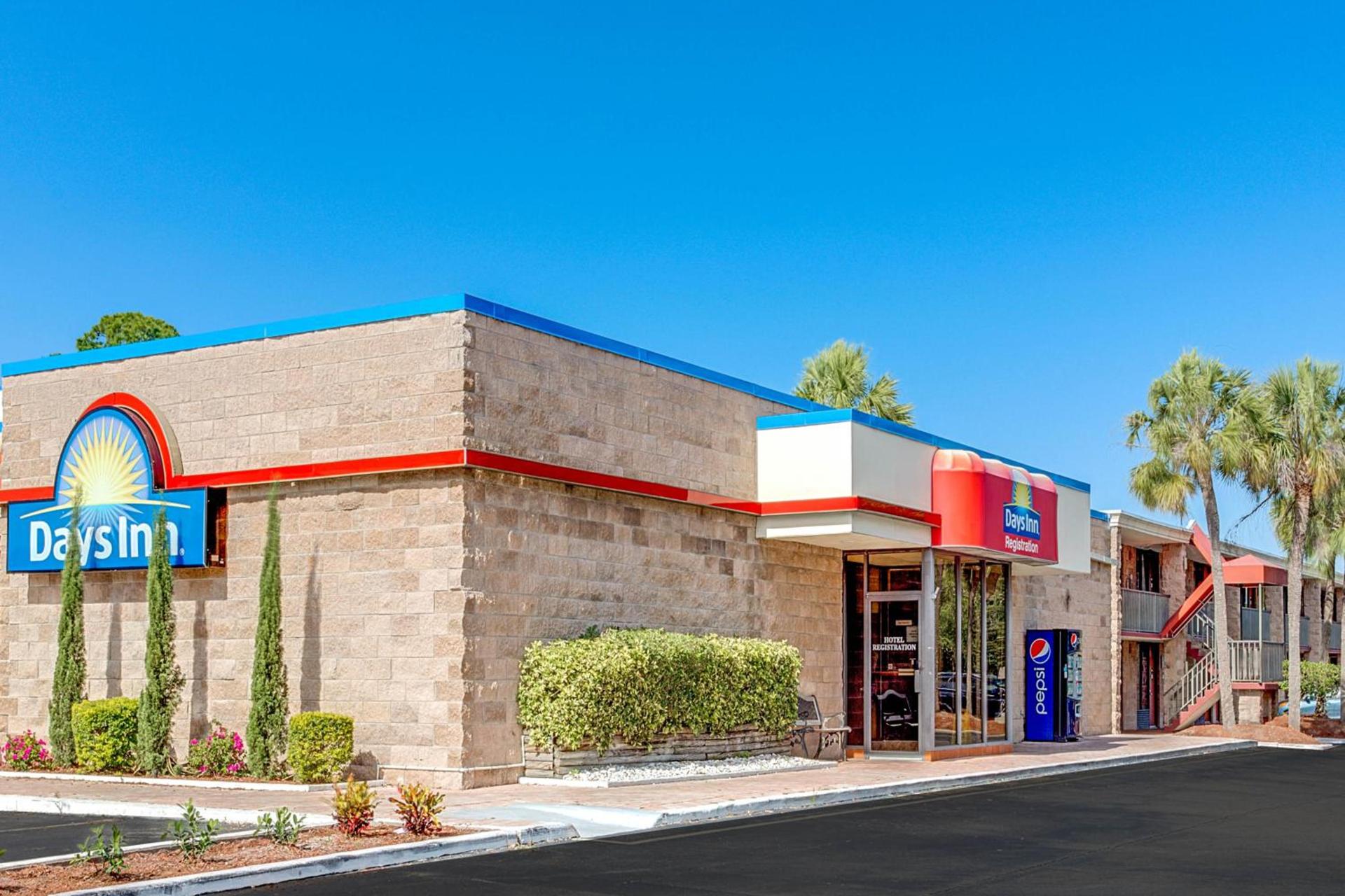 Days Inn by Wyndham Bradenton - Near the Gulf — hotel in Bradenton