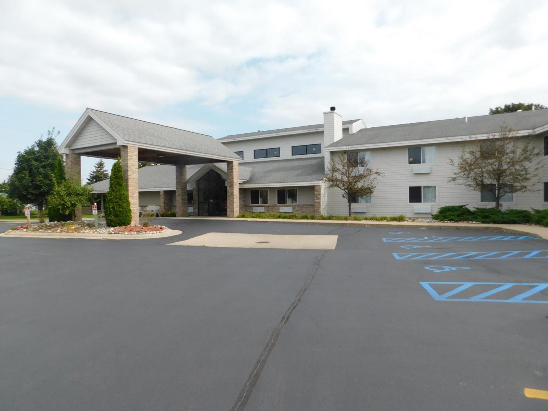 AmericInn by Wyndham Oscoda Near AuSable River — hotel in Oscoda