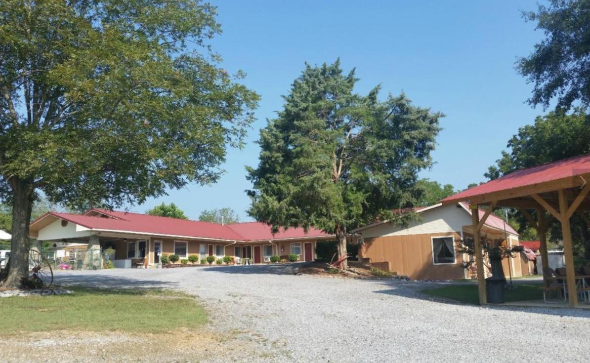 Bay Springs Country Inn & Marina — hotel in Centre