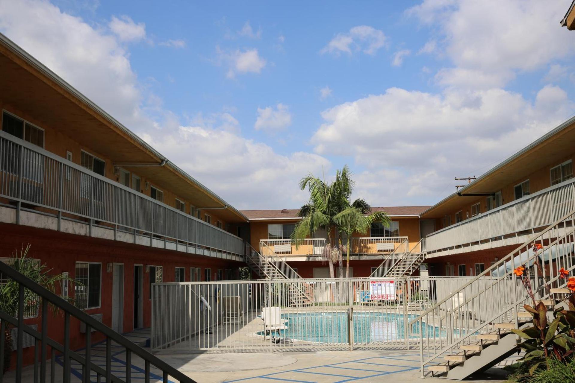 Chateau Inn & Suites — hotel in Downey