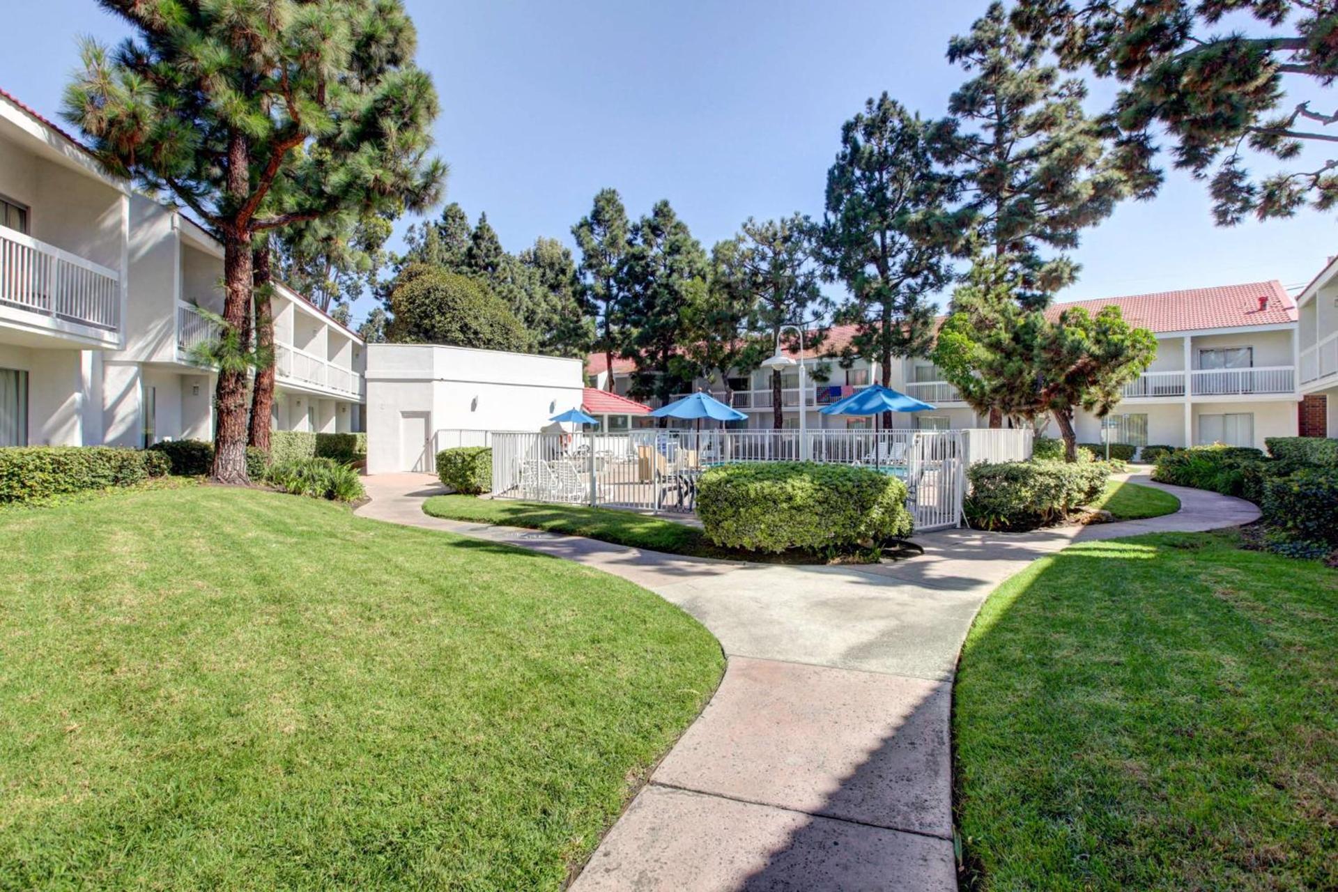 Motel 6-Santa Ana, CA - Irvine - Orange County Airport — hotel in Santa Ana
