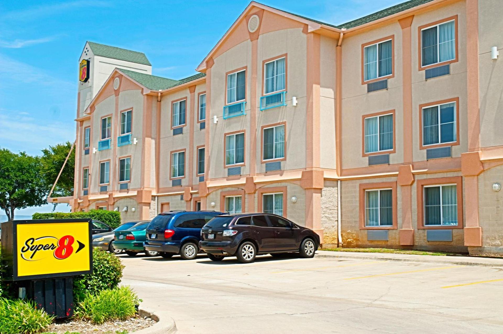 Super 8 by Wyndham Irving/DFW Apt/North — hotel in Irving