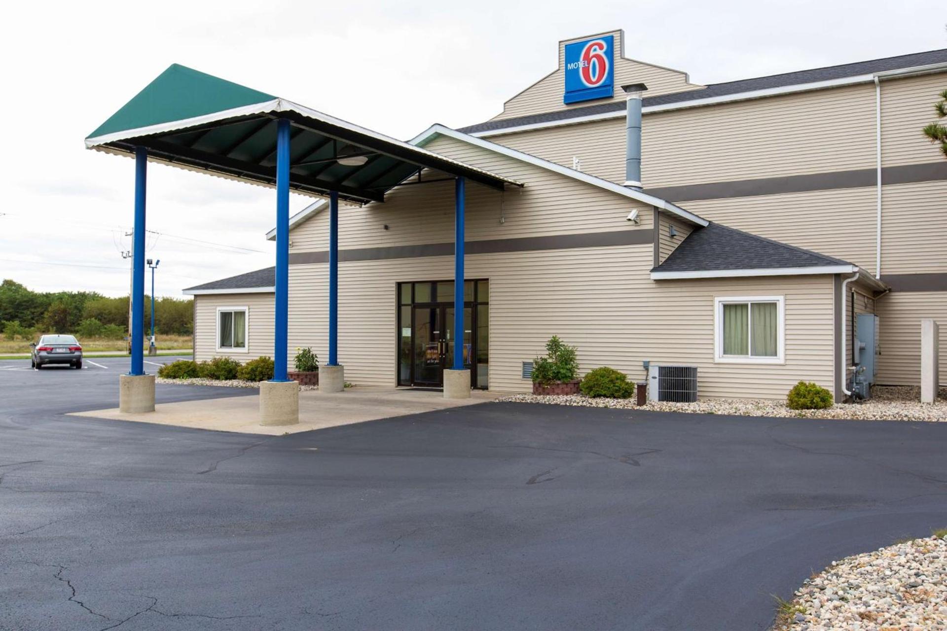 Motel 6-Baraboo, WI - Lake Delton-Wisconsin Dells — hotel in Baraboo