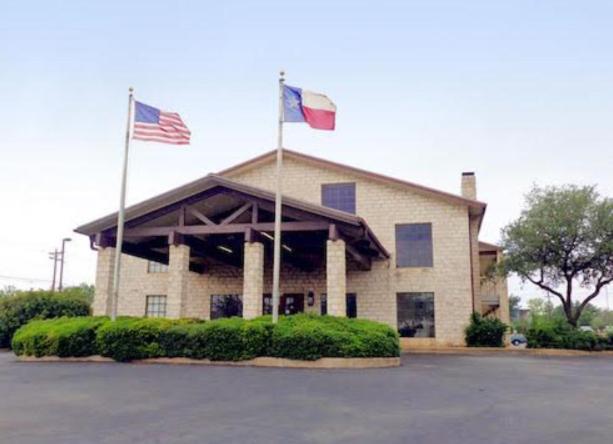 Windcrest Inn and Suites — hotel in Fredericksburg