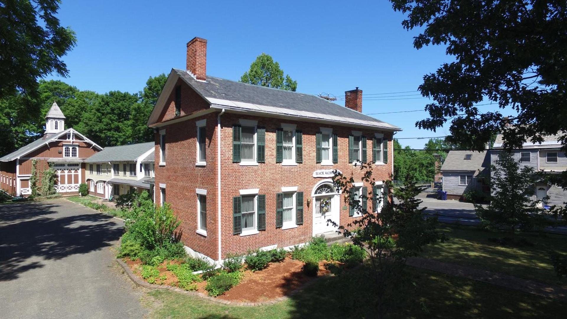 The Black Walnut Inn — hotel in Amherst