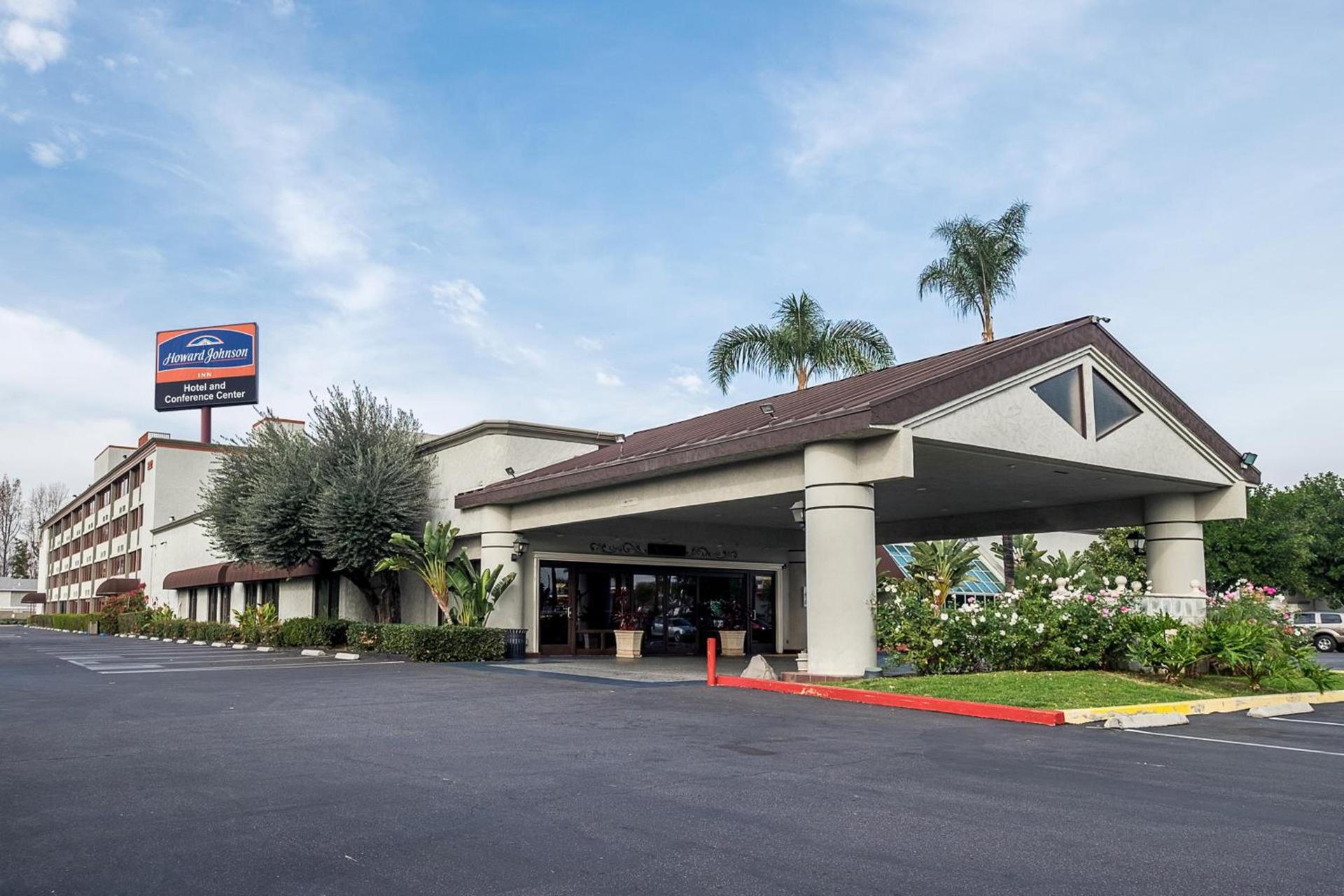 Howard Johnson by Wyndham Fullerton/Anaheim Conference Cntr — hotel in Fullerton
