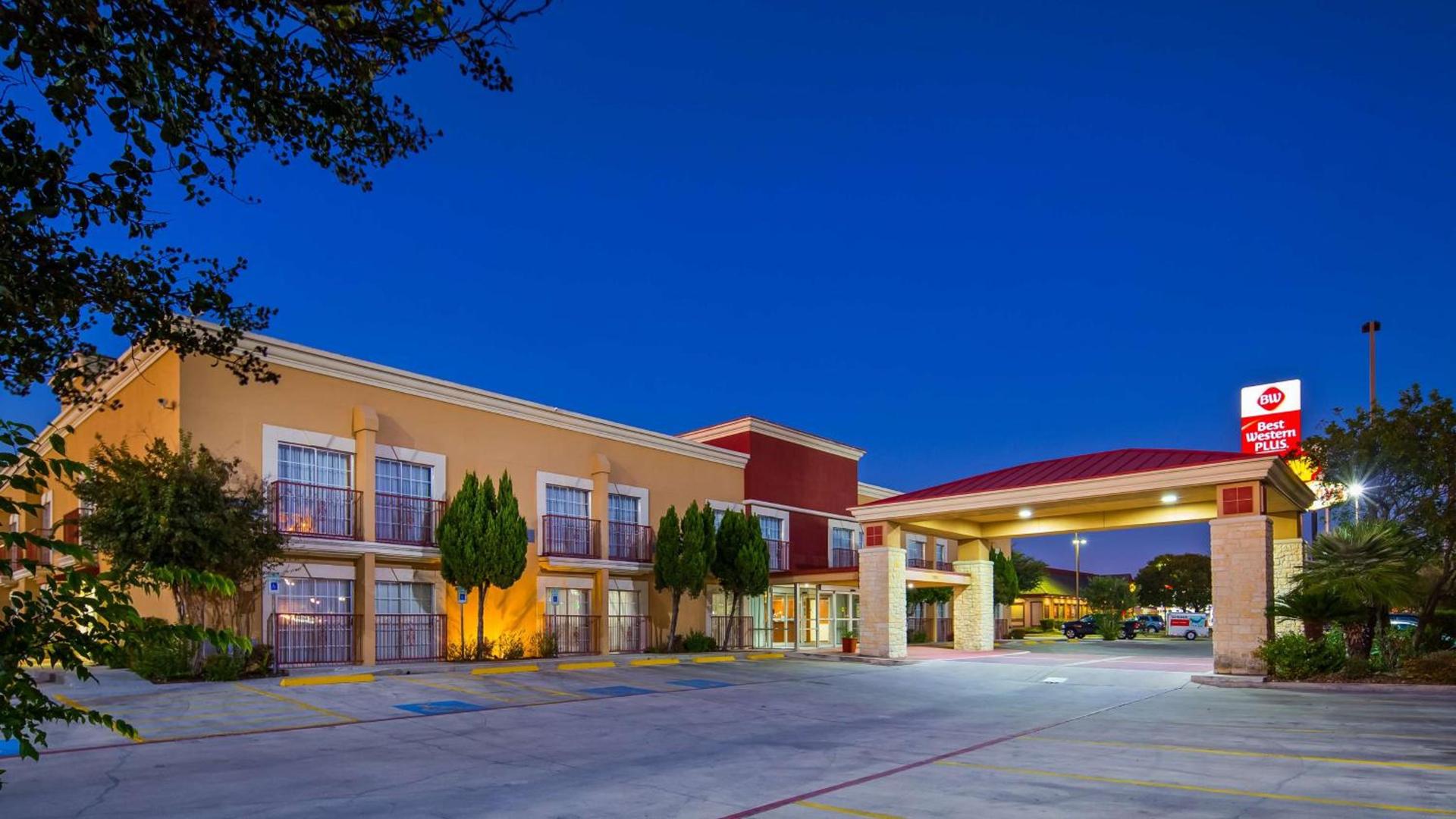 Best Western Plus Atrium Inn — hotel in Schertz