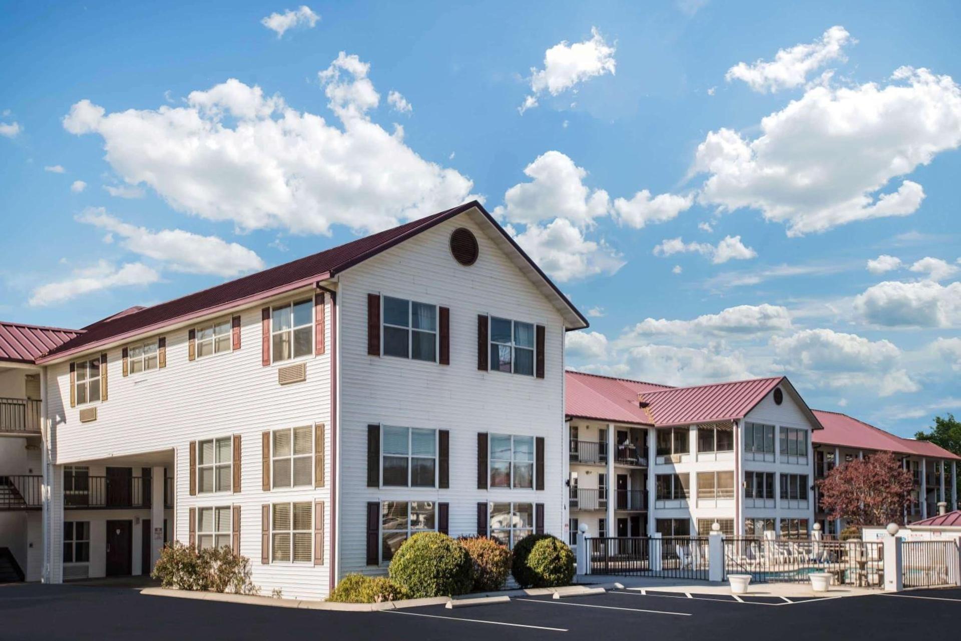 Super 8 by Wyndham Sevierville Riverside — hotel in Sevierville