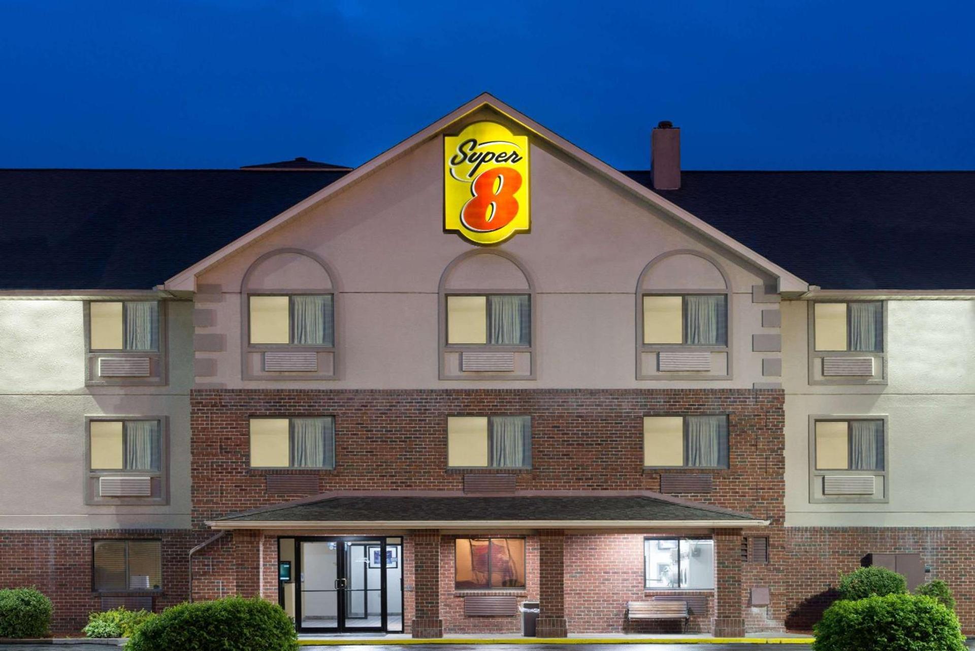 Super 8 by Wyndham Morgantown — hotel in Morgantown