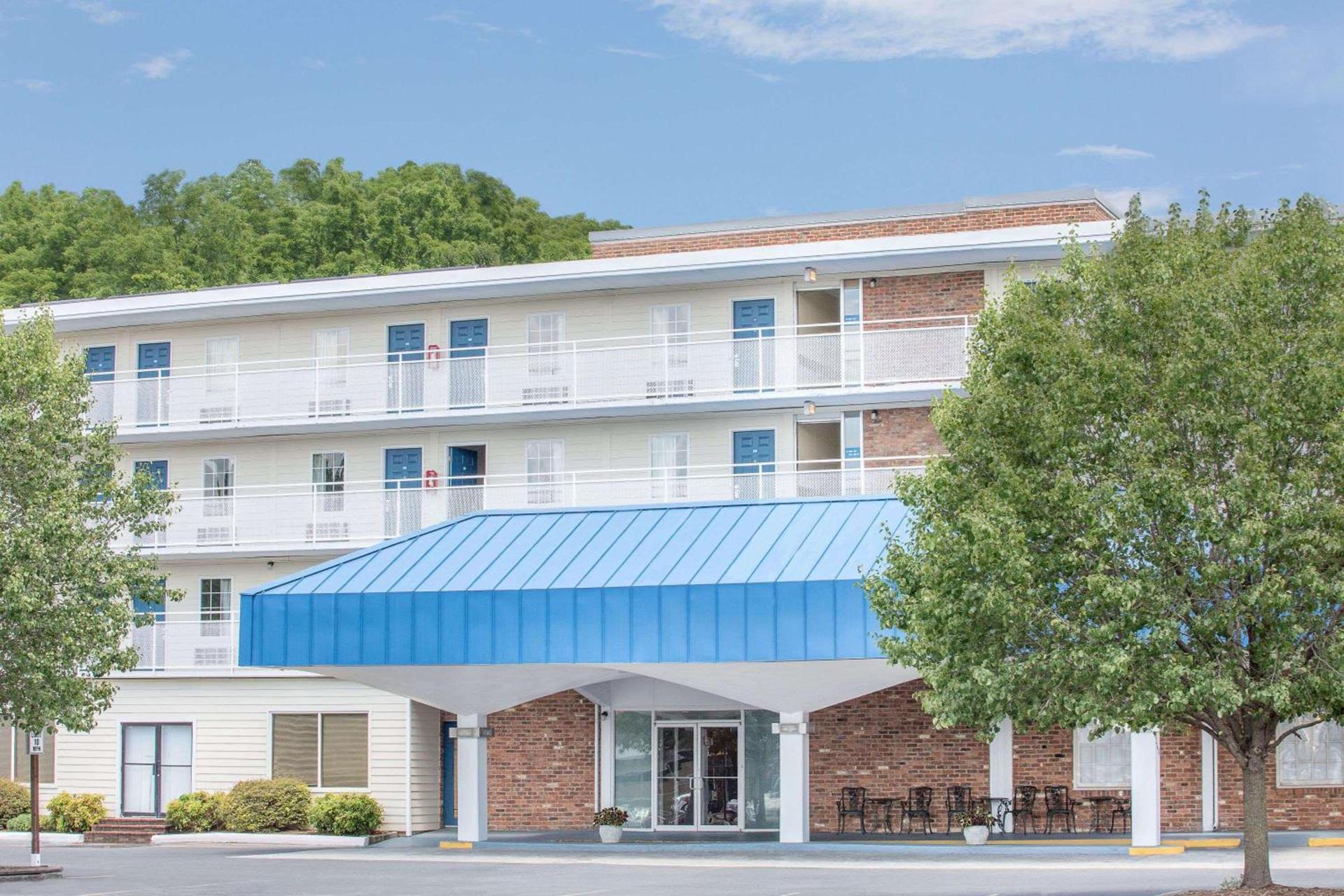 Howard Johnson by Wyndham Staunton — hotel in Staunton