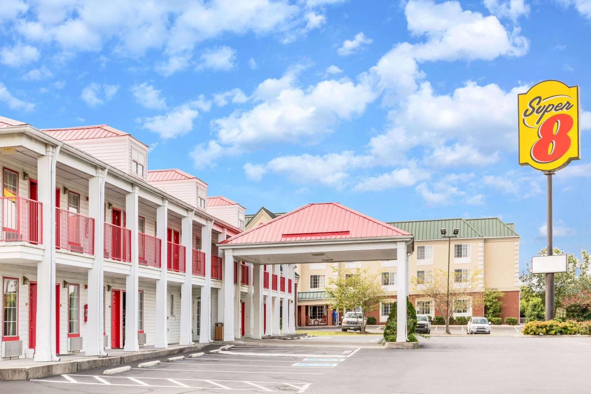 Super 8 by Wyndham Clinton — hotel in Clinton