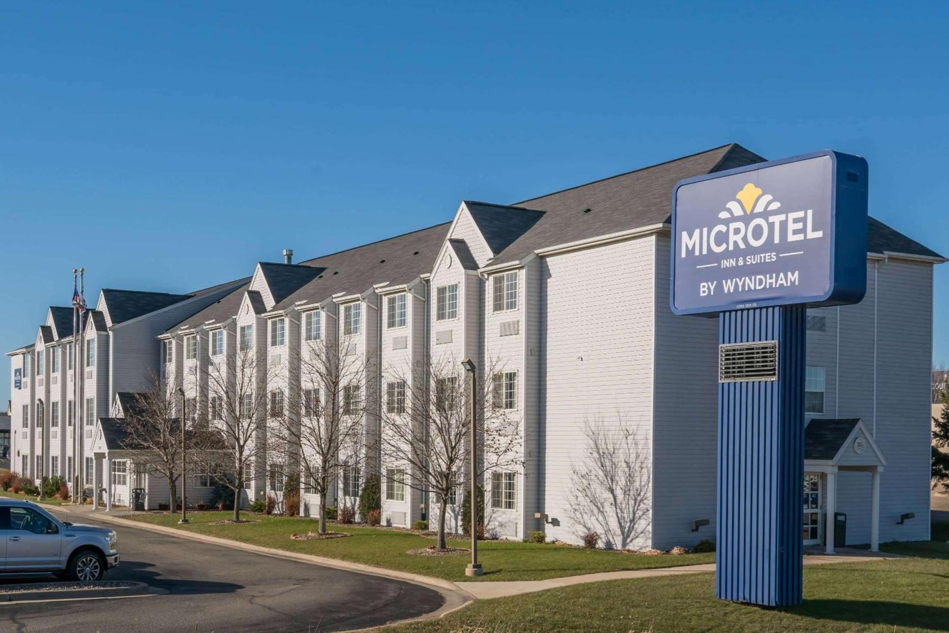 Microtel Inn & Suites by Wyndham Rochester North Mayo Clinic — hotel in Rochester