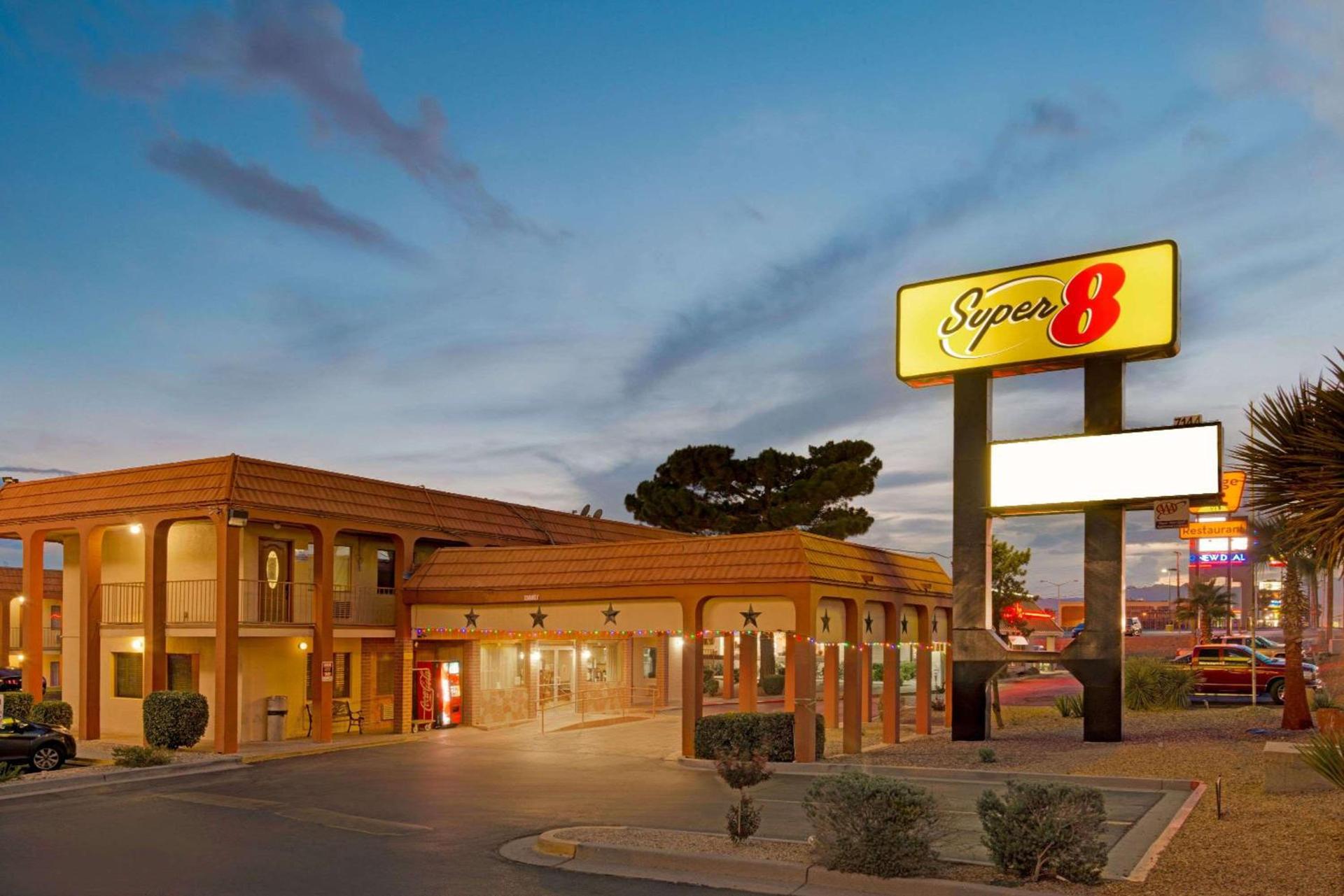 Super 8 by Wyndham El Paso Airport — hotel in El Paso