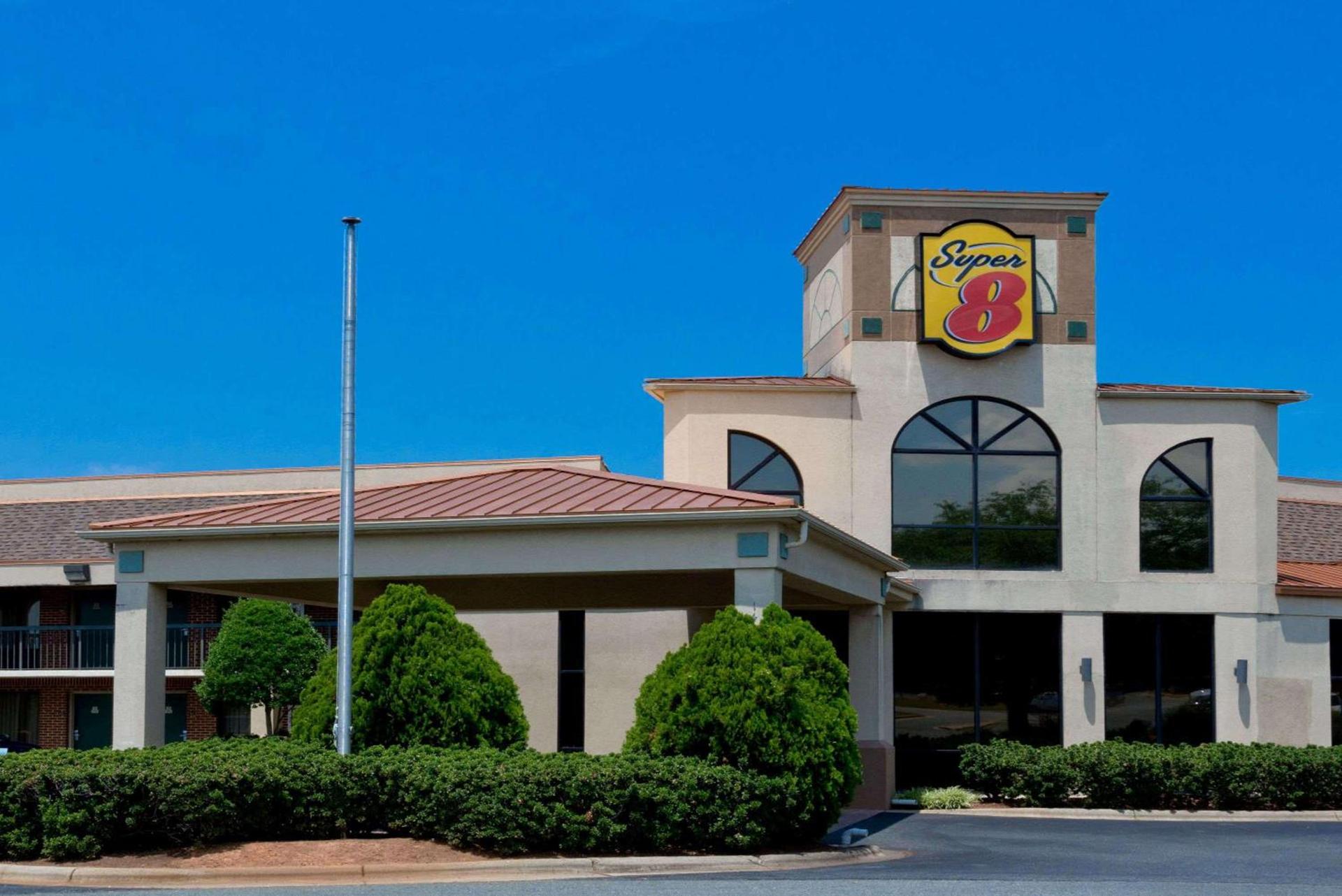 Super 8 by Wyndham Huntersville/Charlotte Area — hotel in Huntersville