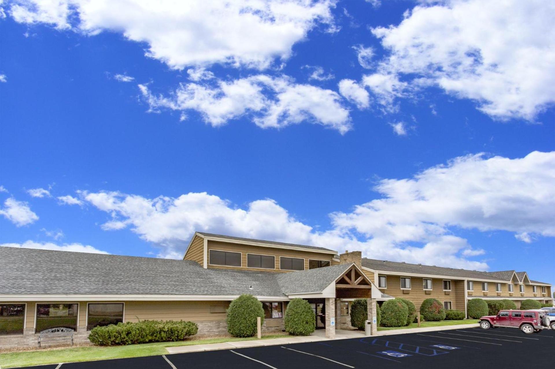 AmericInn by Wyndham Dickinson — hotel in Dickinson