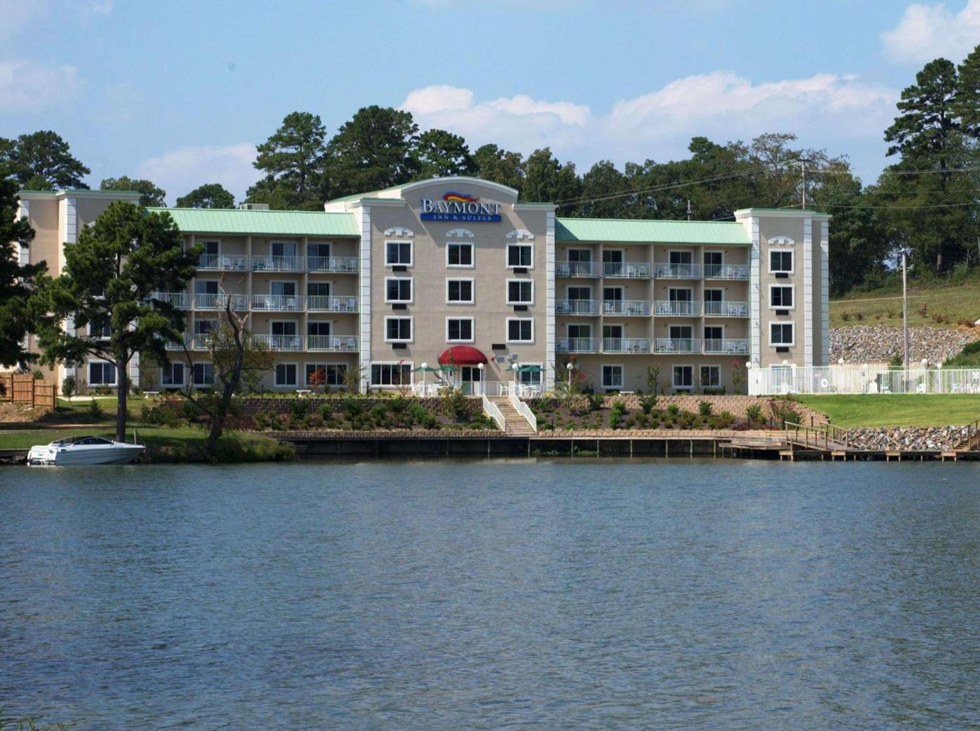 Baymont on the lake by Wyndham Hot Springs — hotel in Hot Springs