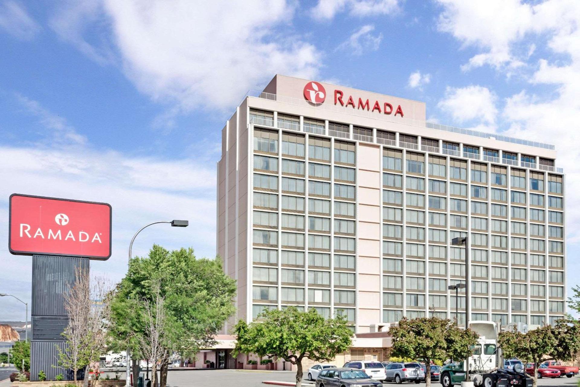Ramada by Wyndham Reno Hotel & Casino — hotel in Reno