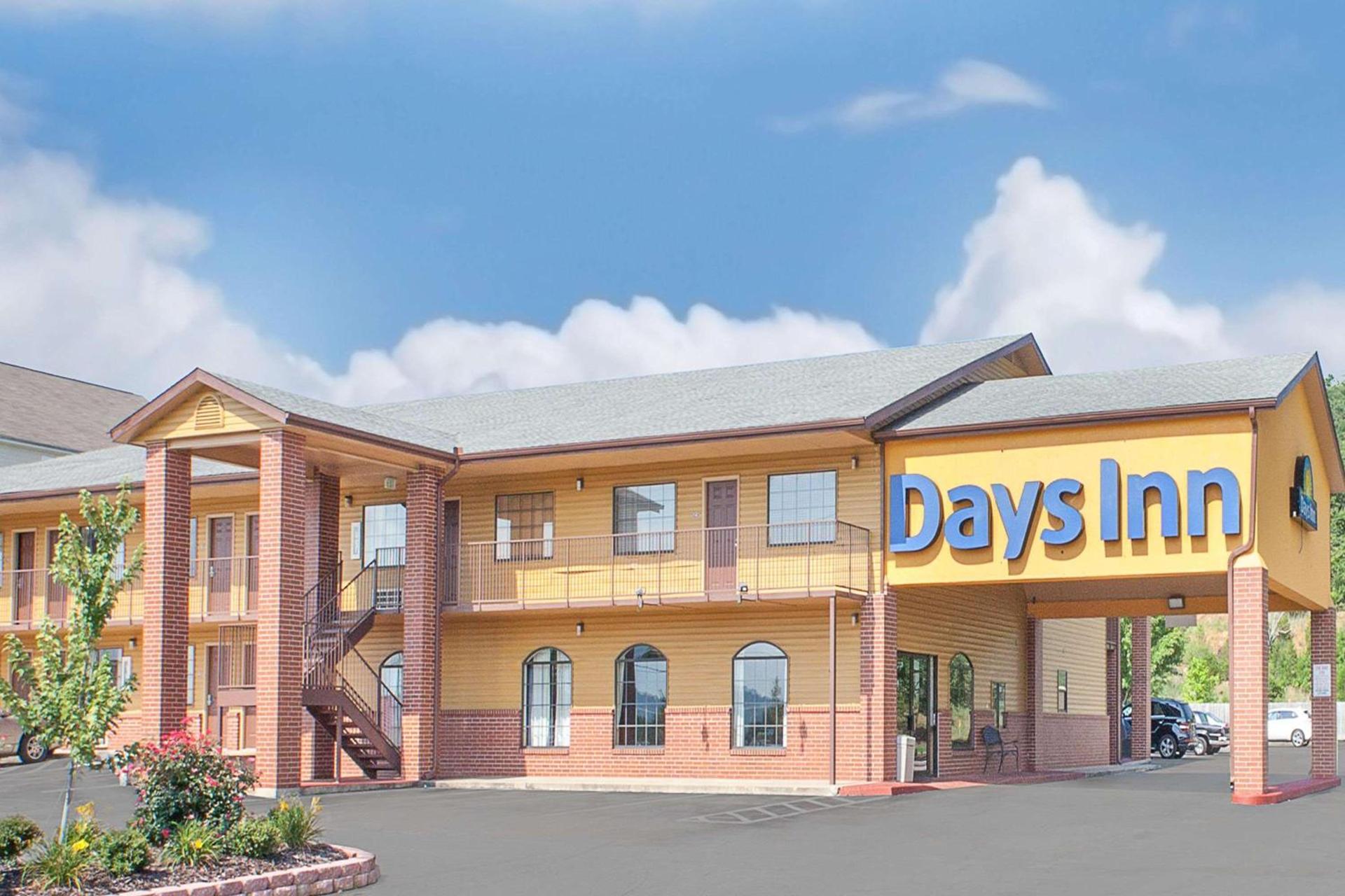 Days Inn by Wyndham Fayetteville — hotel in Fayetteville