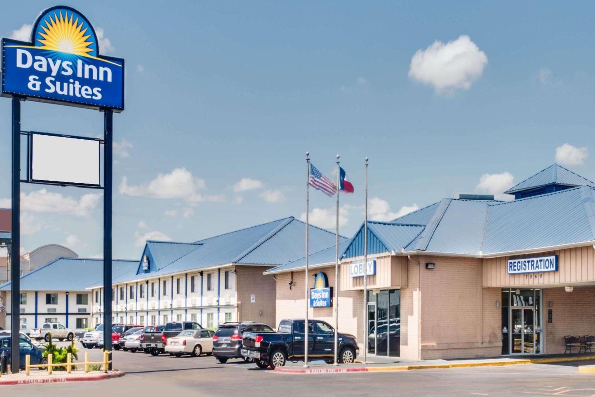 Days Inn & Suites by Wyndham Laredo — hotel in Laredo