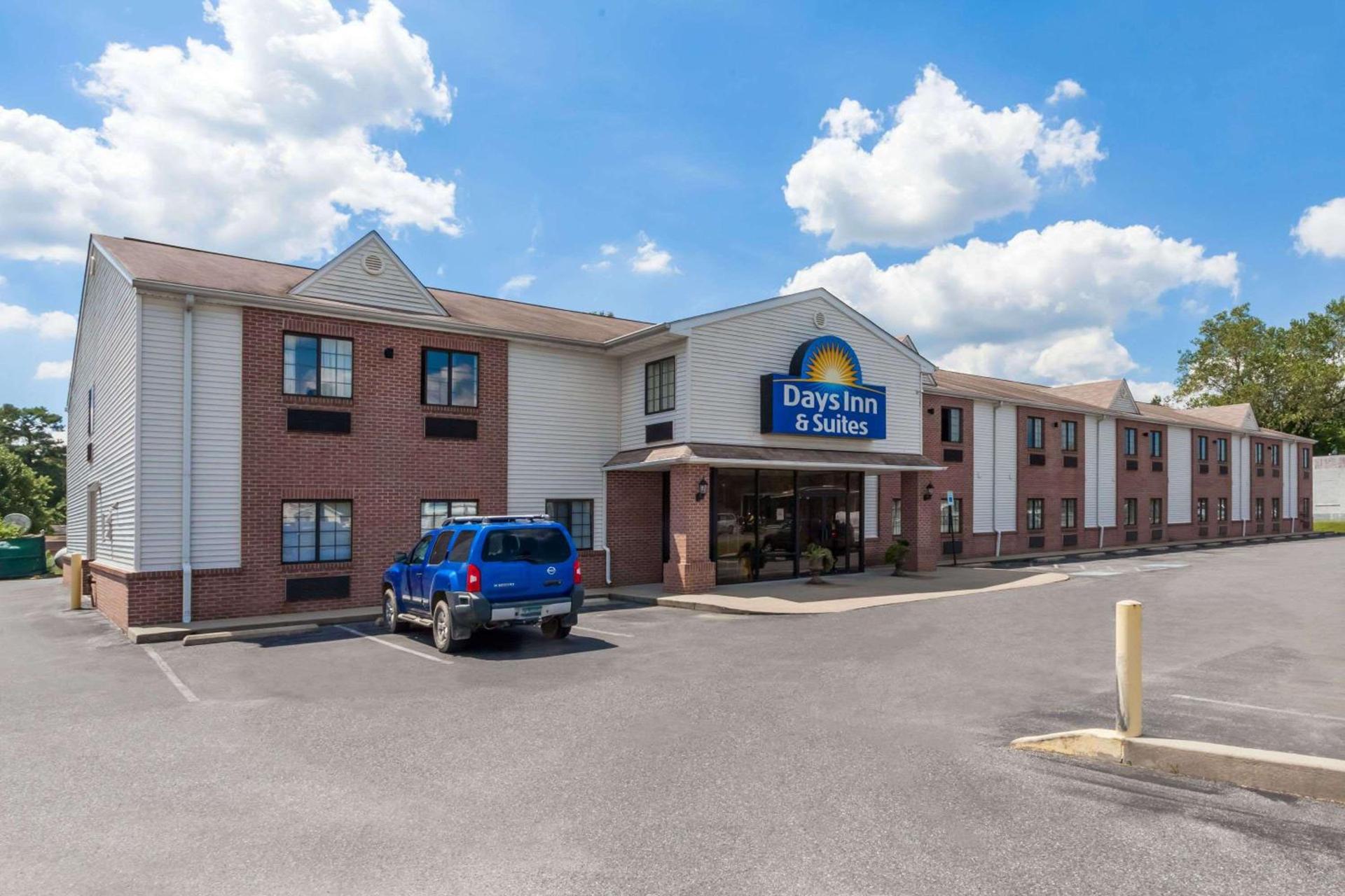 Days Inn & Suites by Wyndham Cambridge — hotel in Cambridge