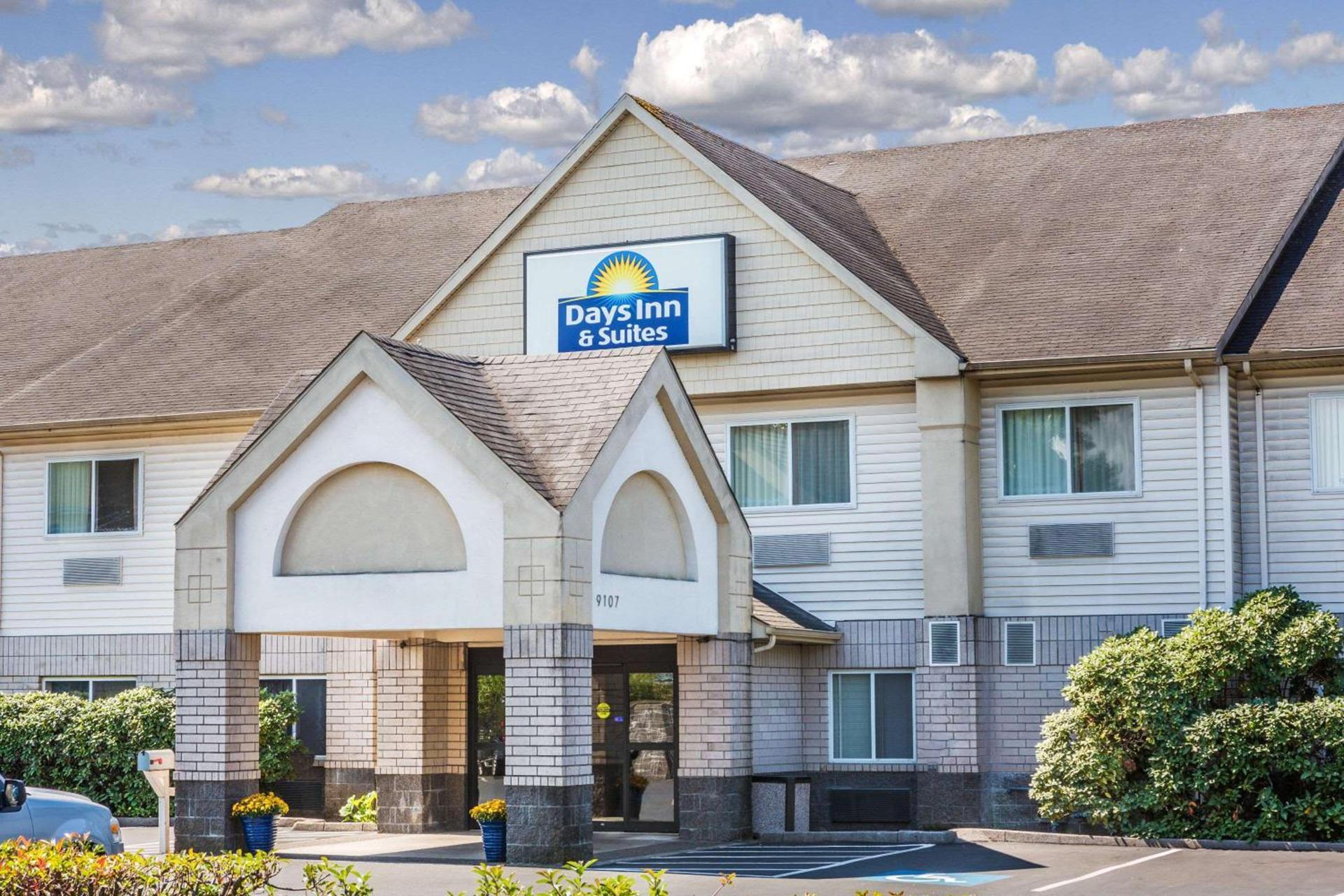 Days Inn & Suites by Wyndham Vancouver — hotel in Vancouver