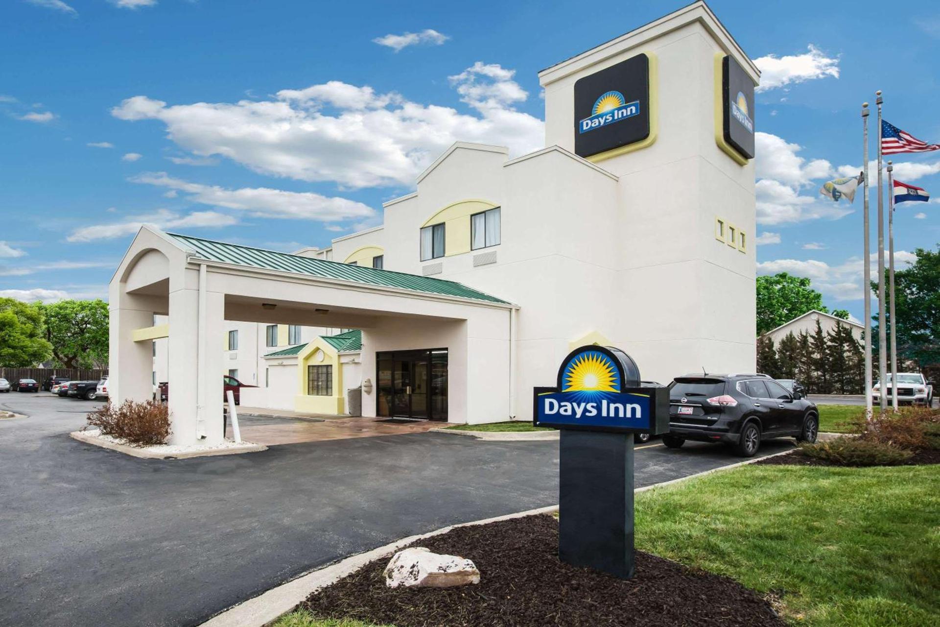Days Inn by Wyndham Blue Springs — hotel in Blue Springs