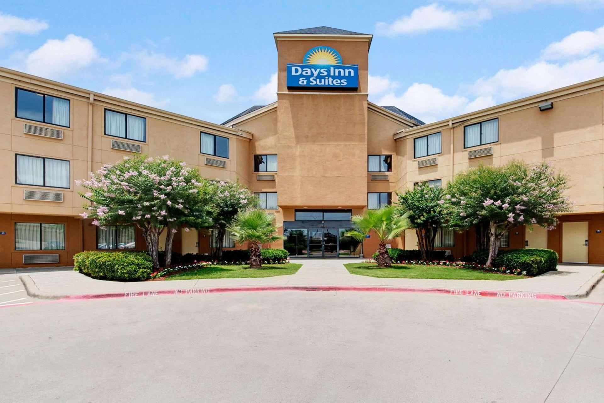 Days Inn & Suites by Wyndham DeSoto — hotel in DeSoto