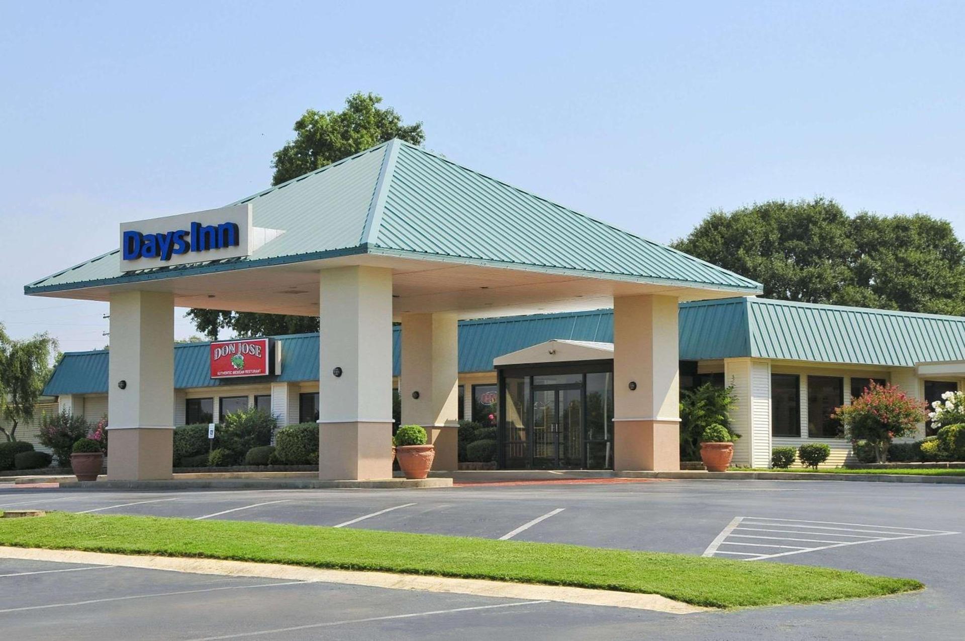 Crown Inn — hotel in Forrest City