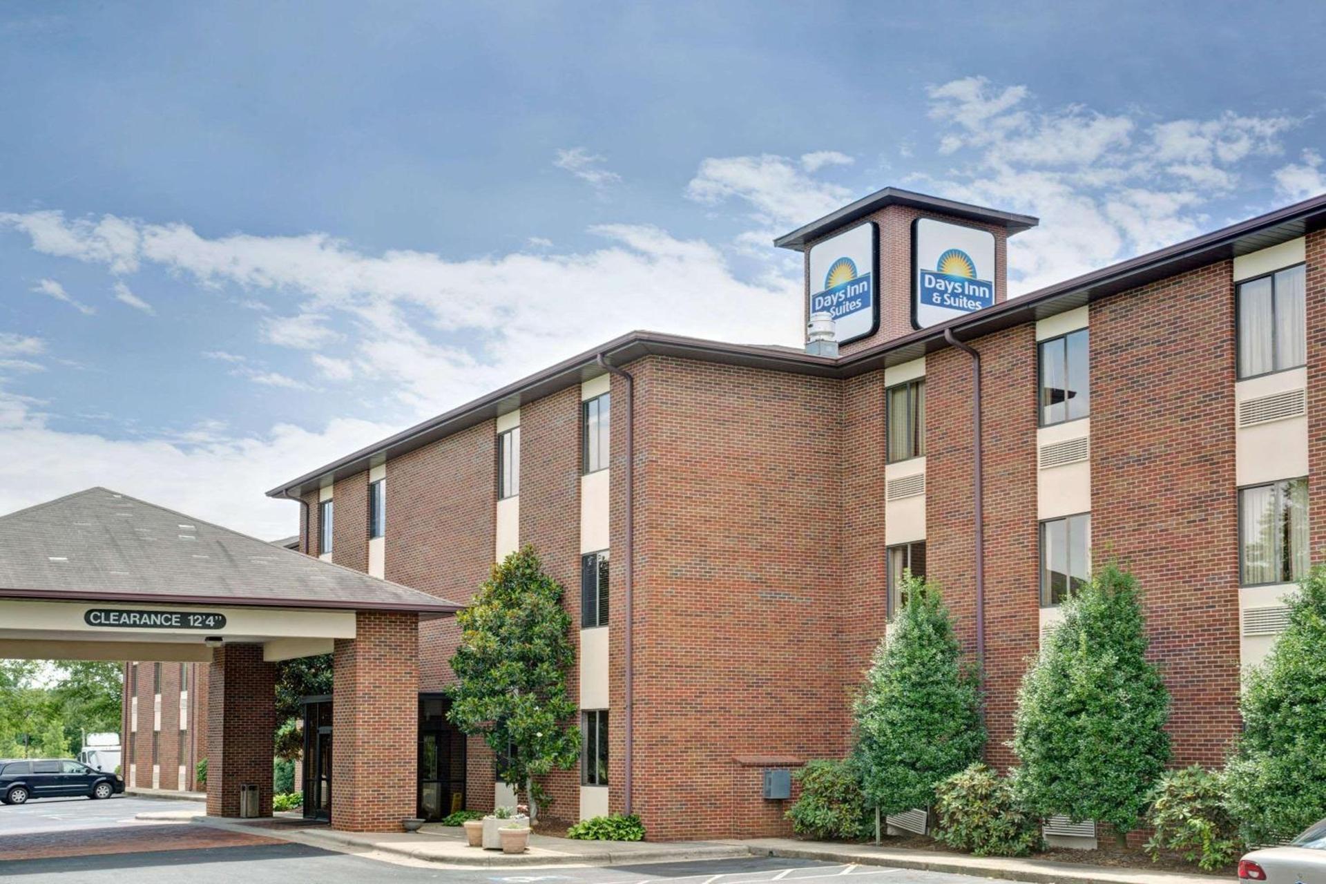 Days Inn & Suites by Wyndham Hickory — hotel in Hickory