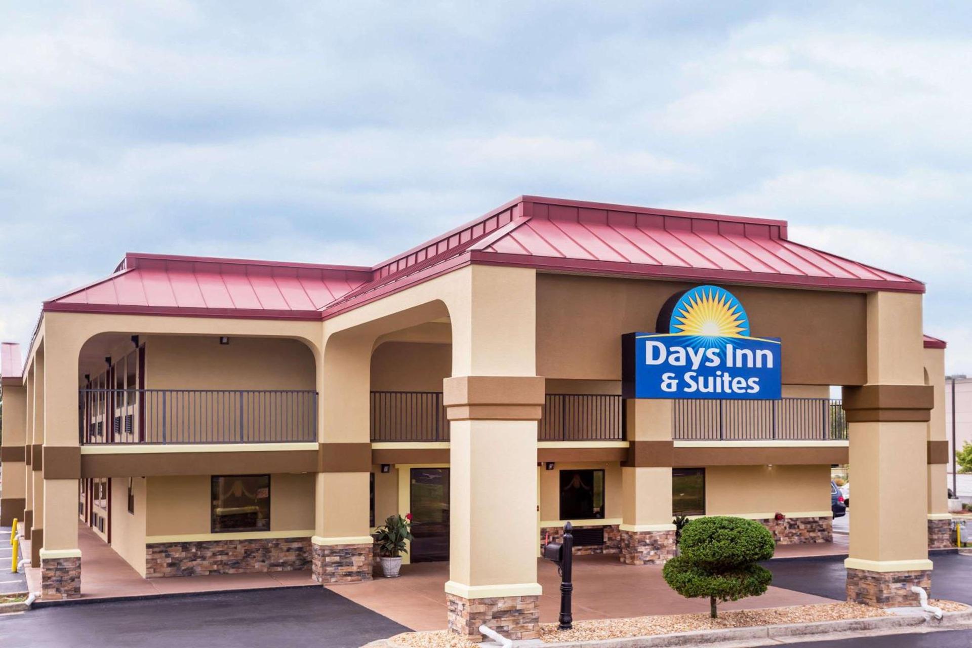 Days Inn & Suites by Wyndham Warner Robins Near Robins AFB — hotel in Warner Robins