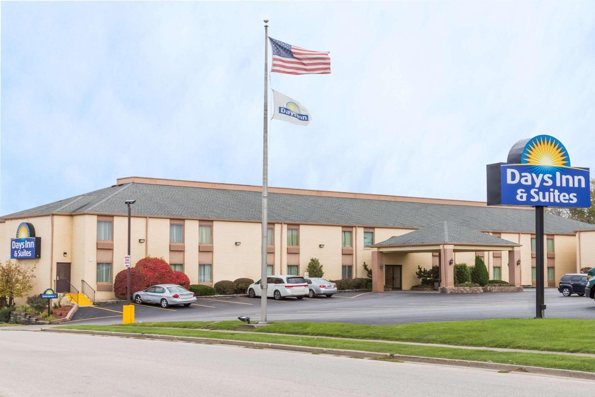 Days Inn & Suites by Wyndham Bloomington/Normal IL — hotel in Bloomington