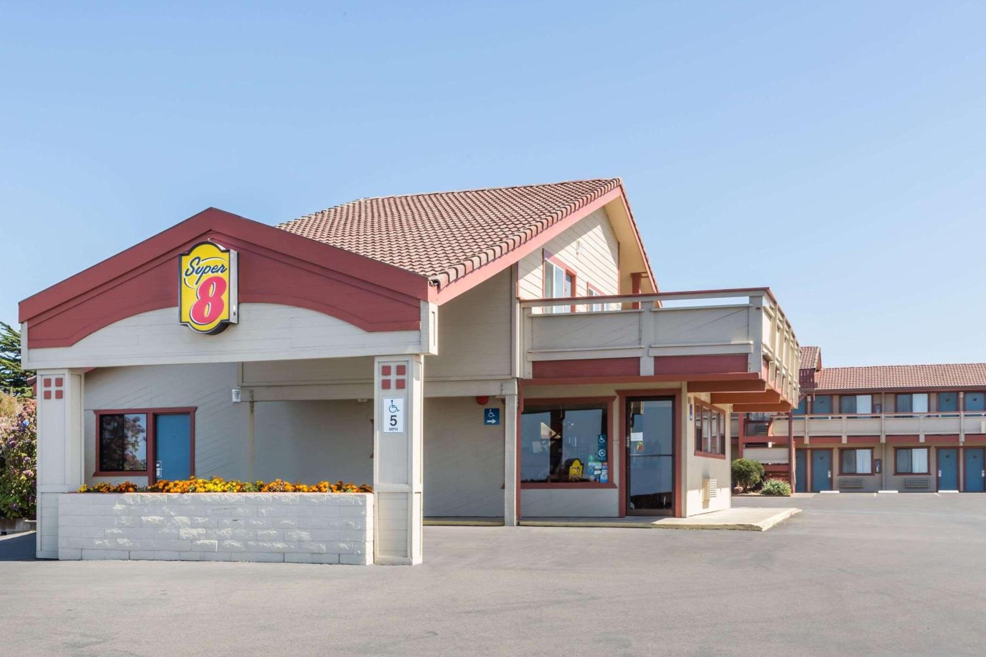 Super 8 by Wyndham Fort Bragg — hotel in Fort Bragg