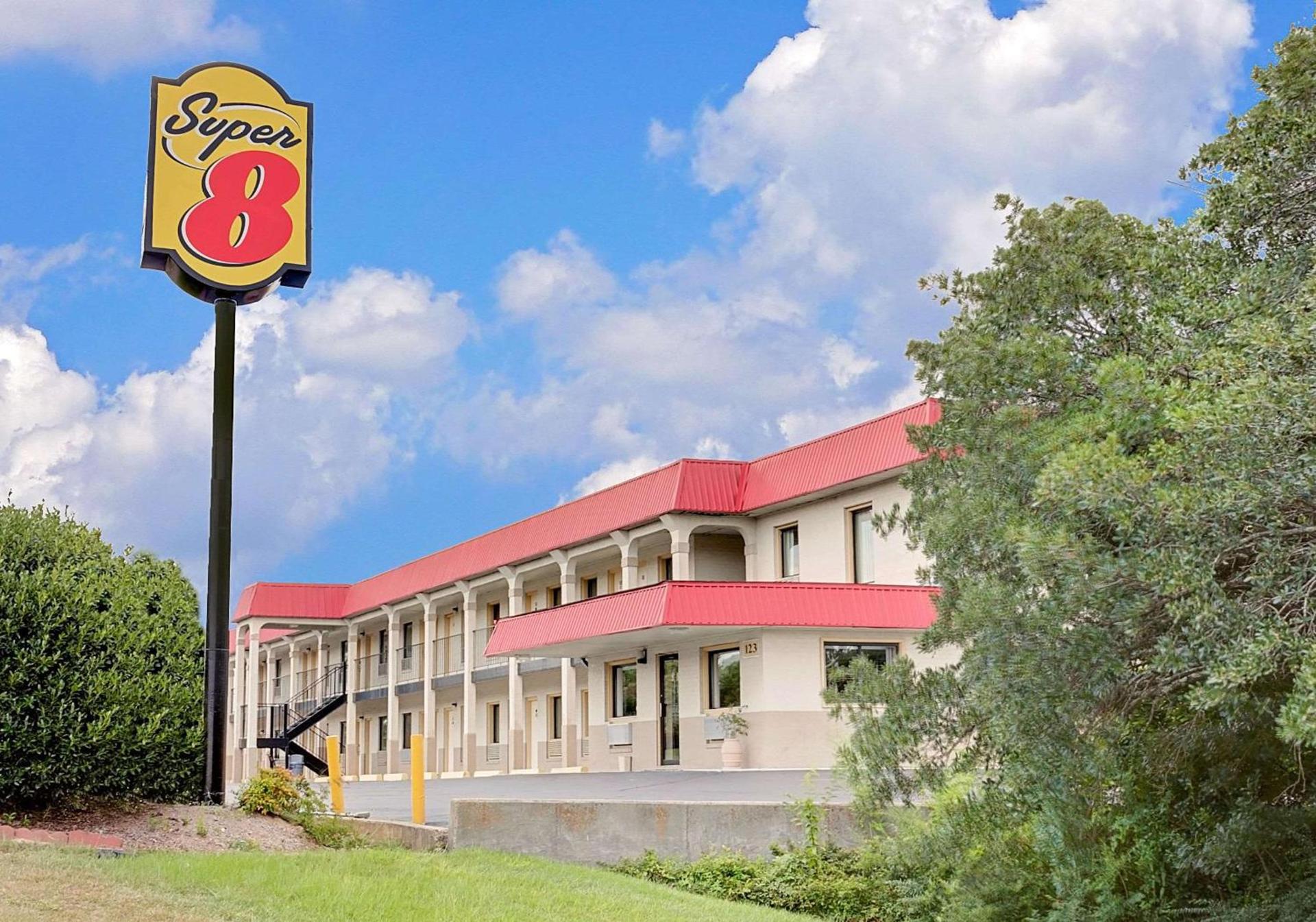 Super 8 by Wyndham Laurel — hotel in Laurel