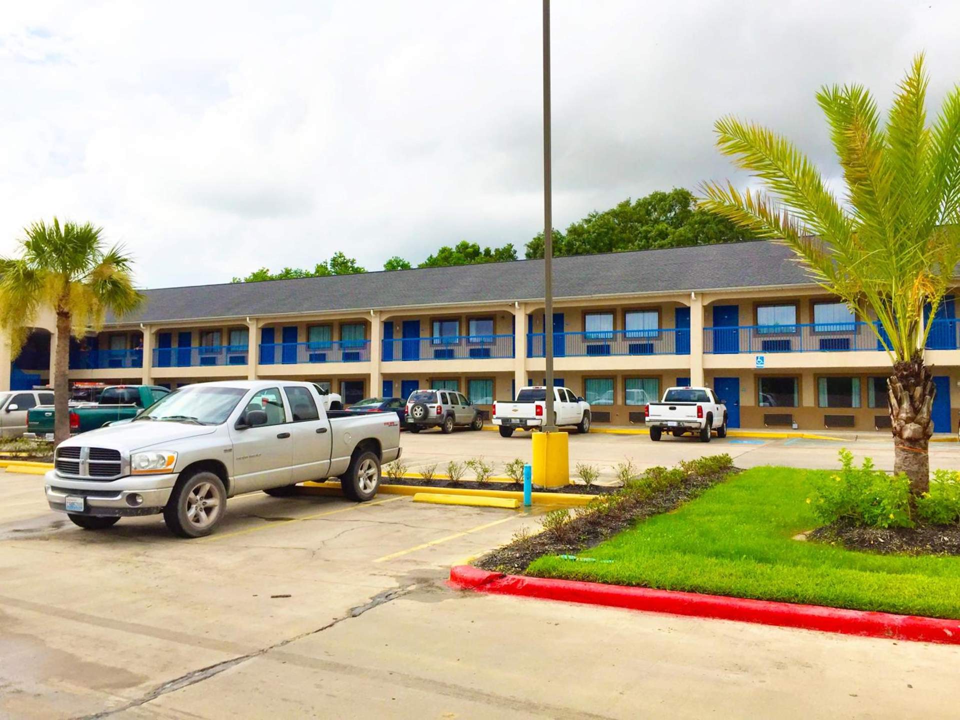 Americas Best Value Inn & Suites Mont Belvieu Houston
