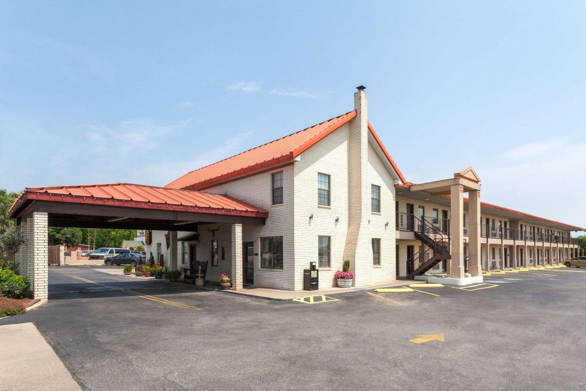 Super 8 by Wyndham Fredericksburg — hotel in Fredericksburg