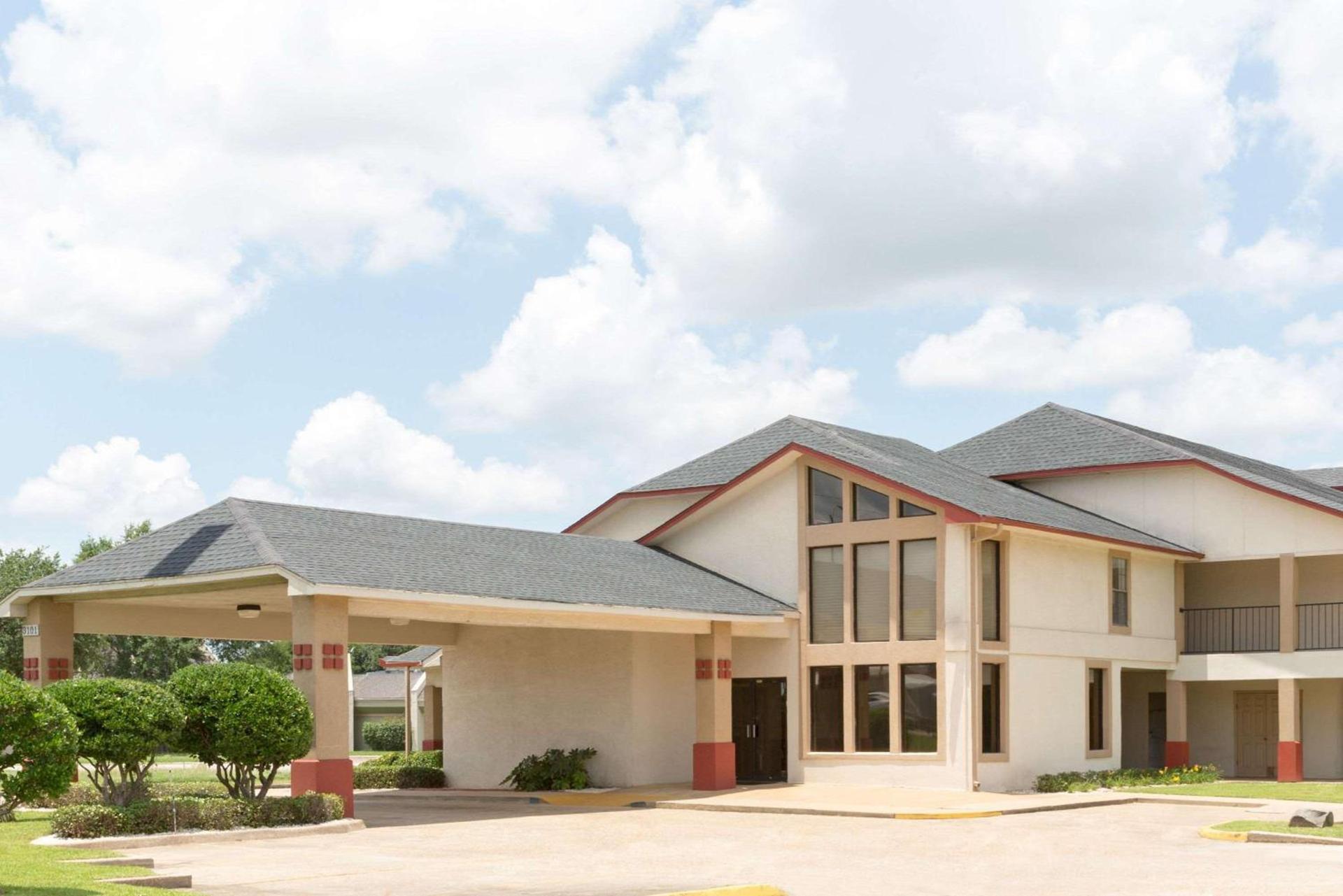 Super 8 by Wyndham Bossier City/Shreveport Area — hotel in Bossier City