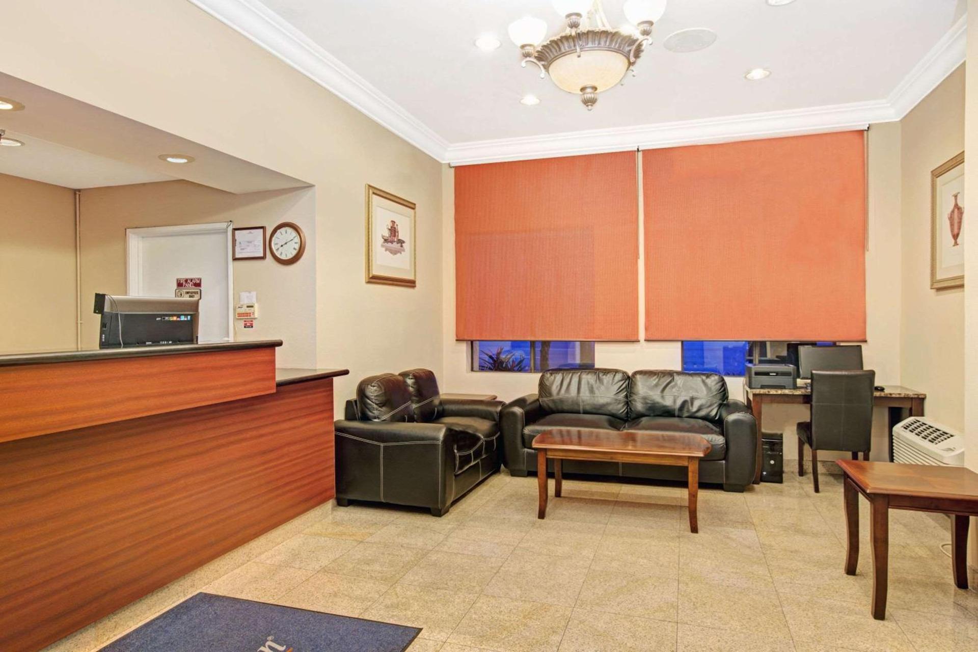 Howard Johnson by Wyndham Torrance — hotel in Torrance