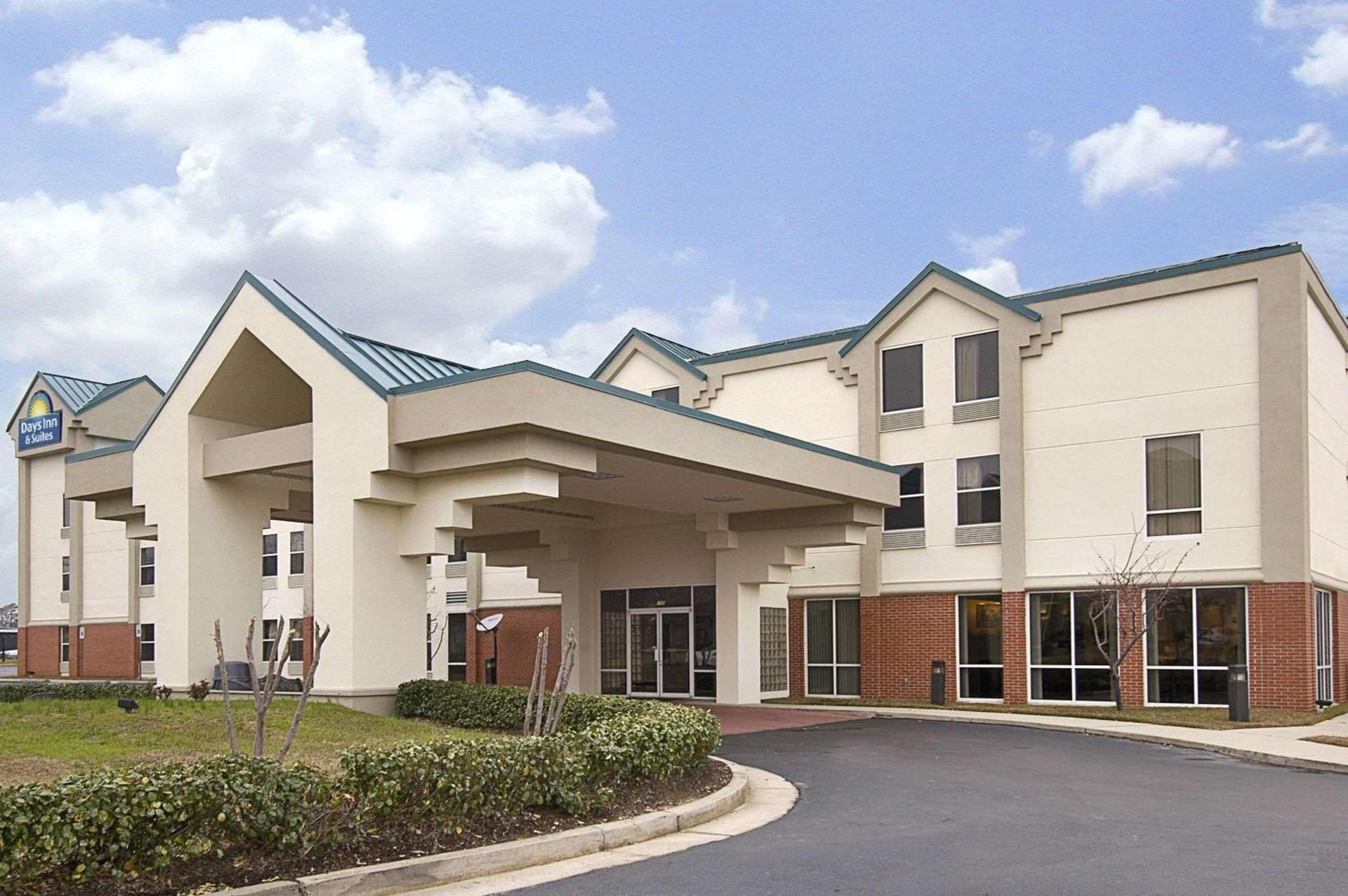 Days Inn & Suites by Wyndham Ridgeland — hotel in Ridgeland