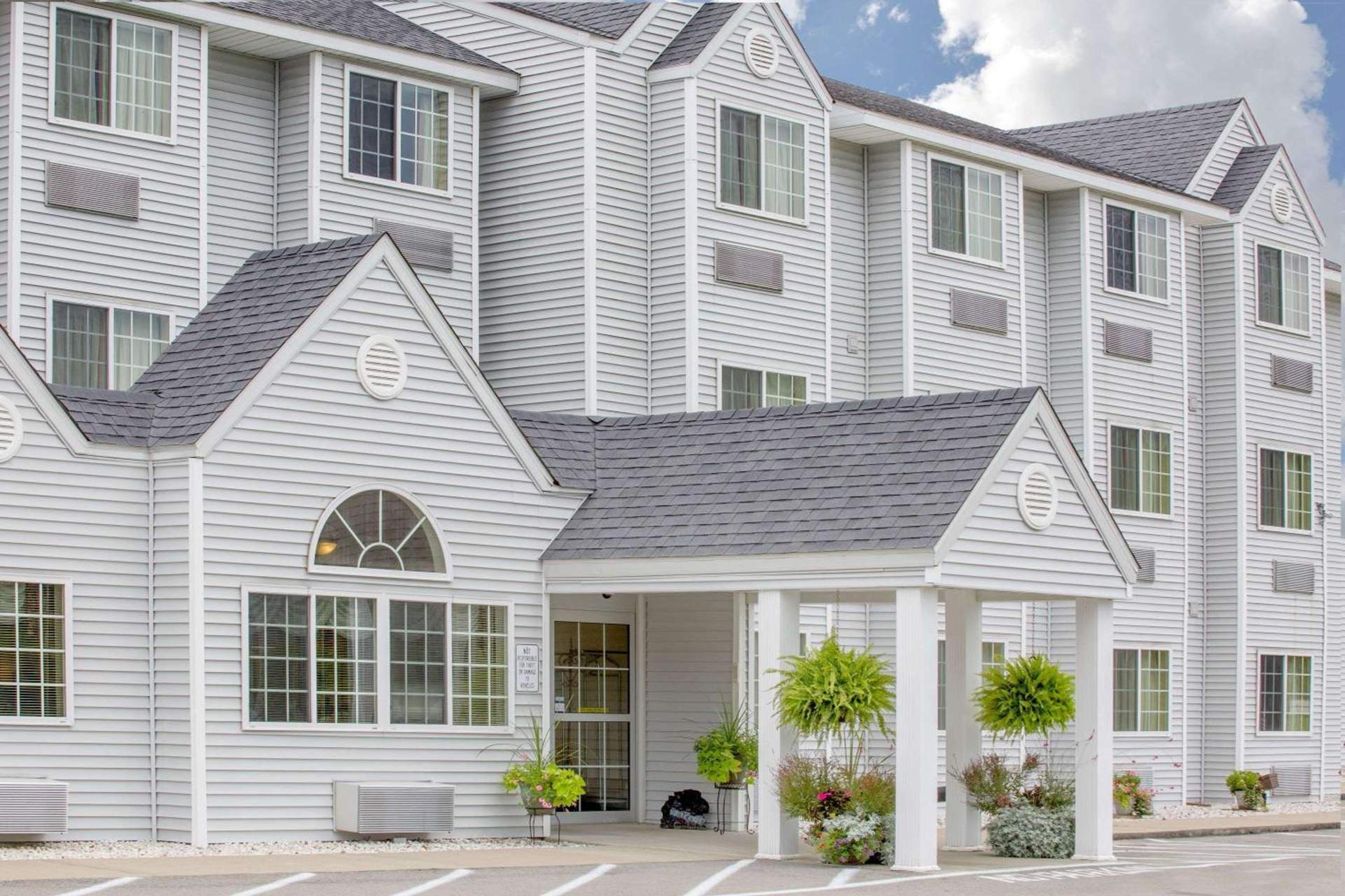 Microtel Inn and Suites Gassaway